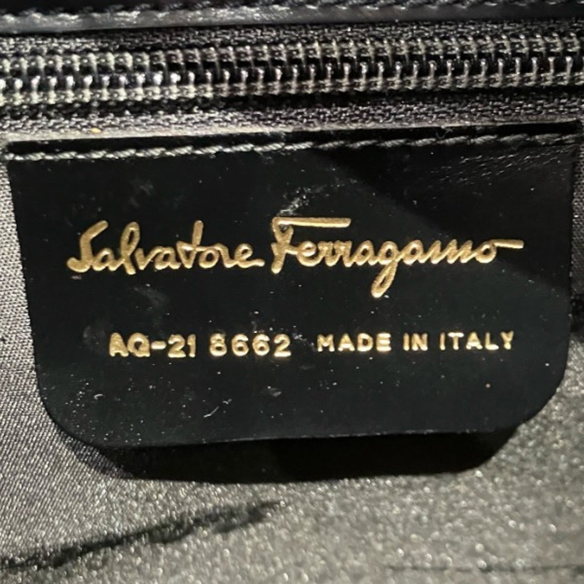Salvatore Ferragamo Black Leather Shoulder Bag (Pre-Owned)