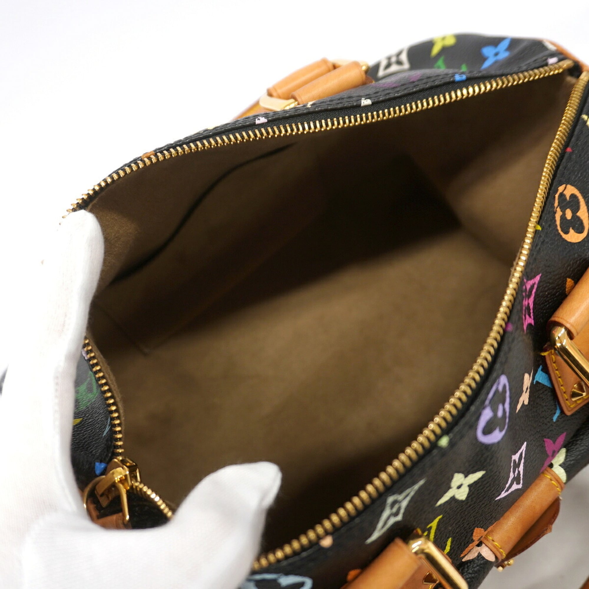 Louis Vuitton Noir Handbag (Pre-Owned)