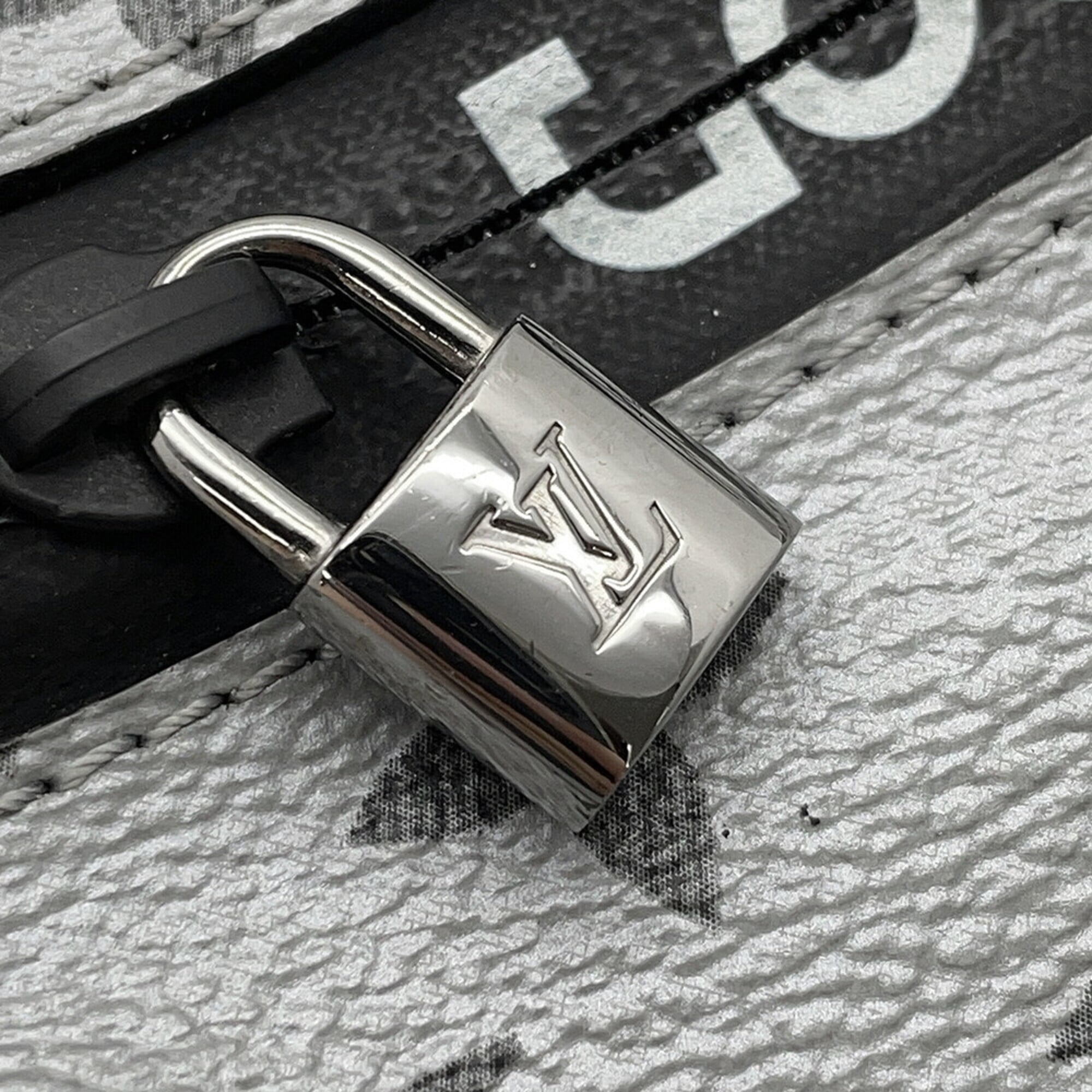 Louis Vuitton Noir Monogram Handbag Shoulder Bag (Pre-Owned)