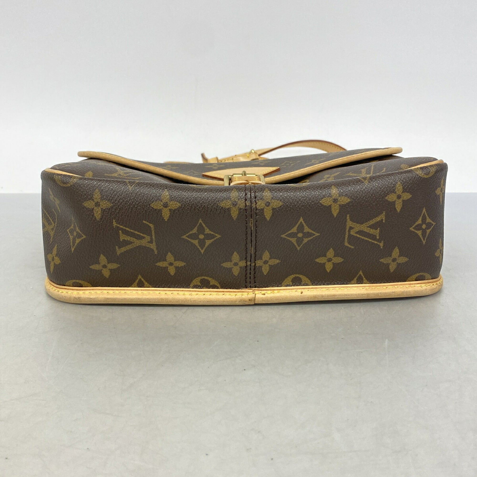Louis Vuitton Brown Shoulder Bag (Pre-Owned)