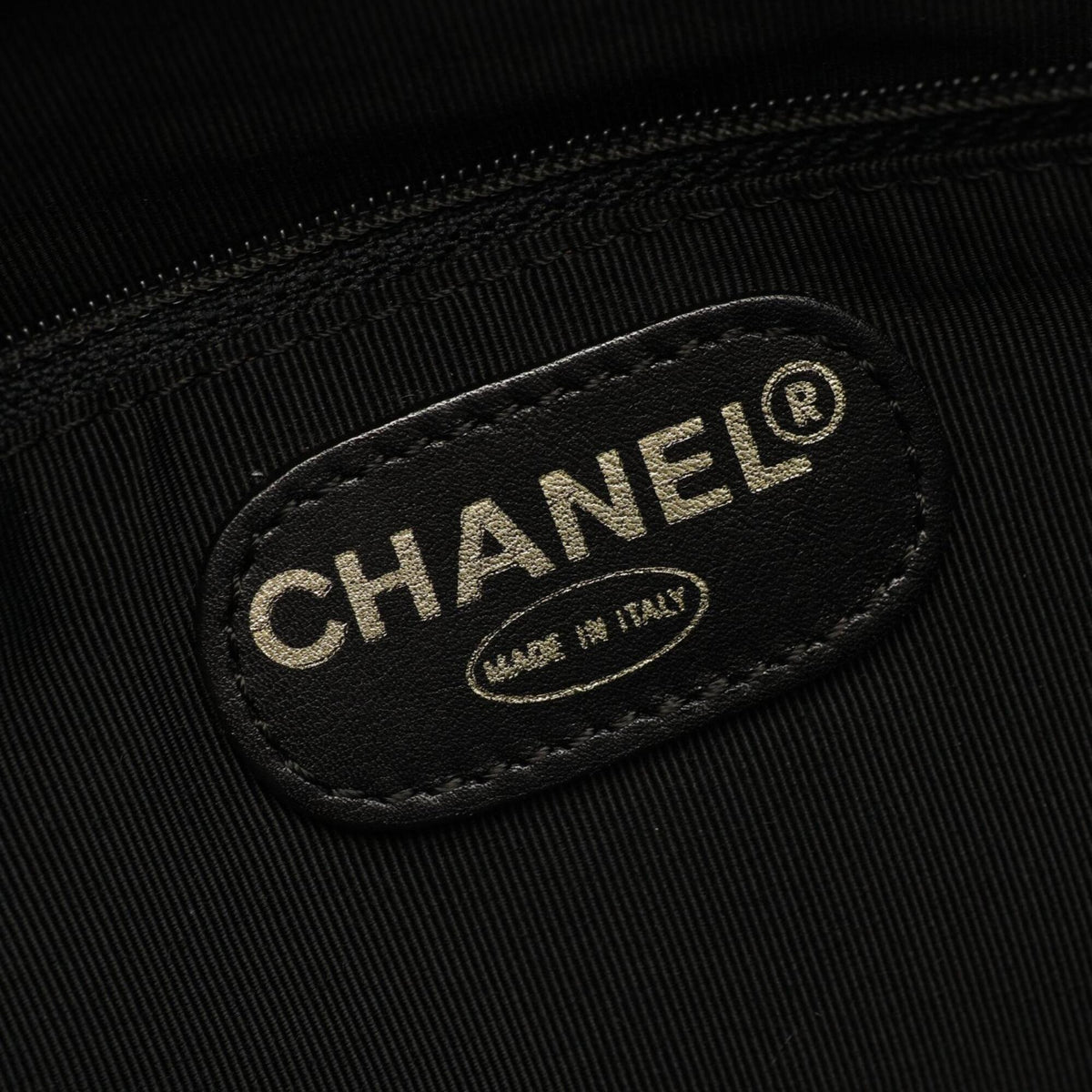 Chanel Black Grained Calfskin Handbag Shoulder Bag (Pre-Owned)