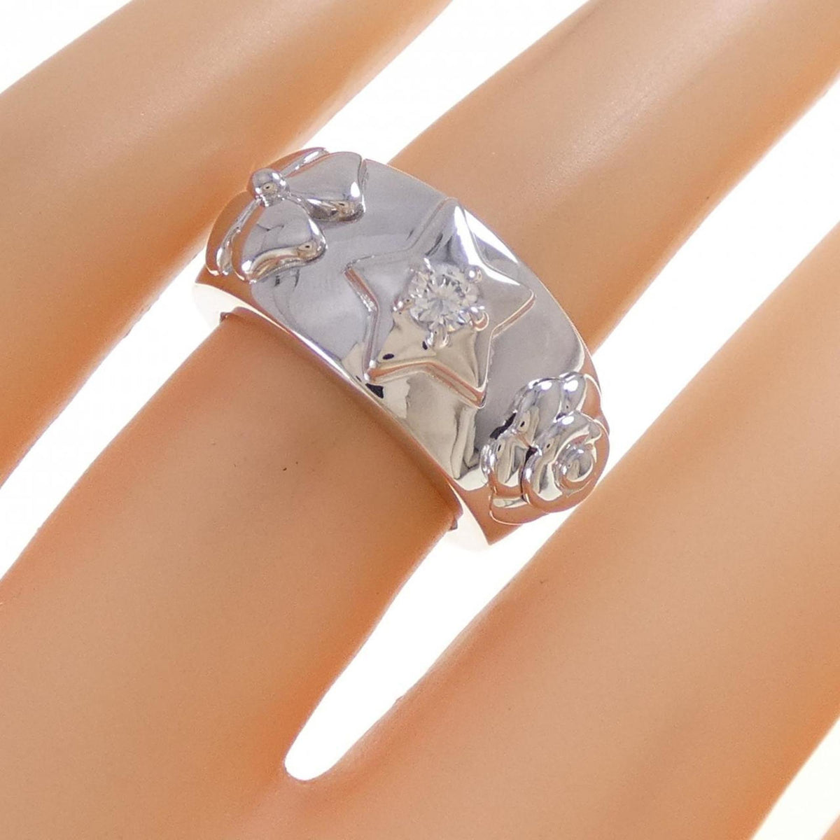Chanel White Gold (18K) Band Ring (Pre-Owned)