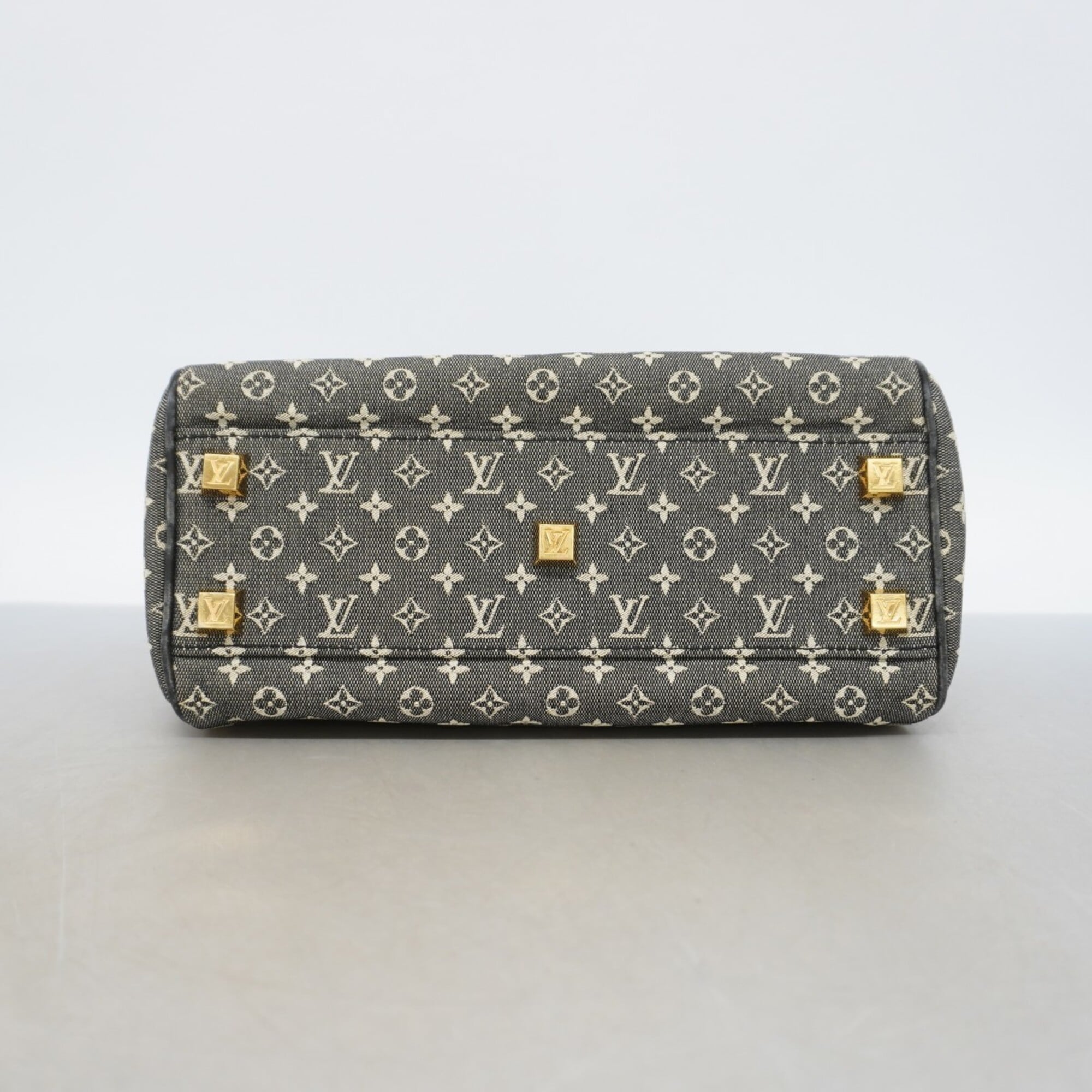 Louis Vuitton Noir Handbag (Pre-Owned)