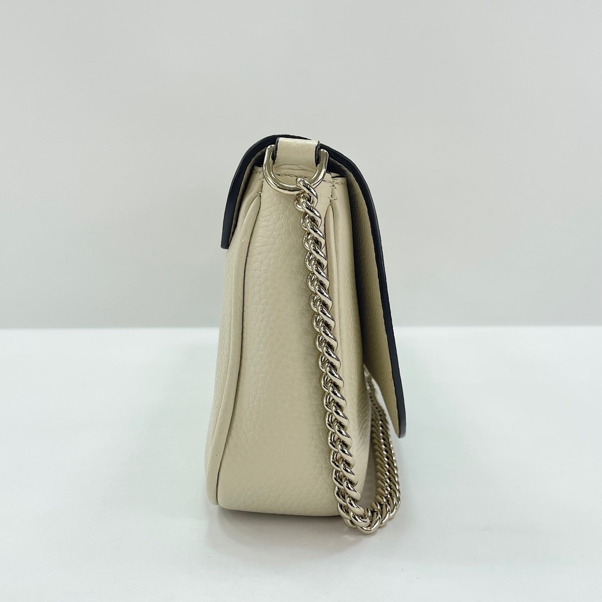 Gucci White Shoulder Bag (Pre-Owned)