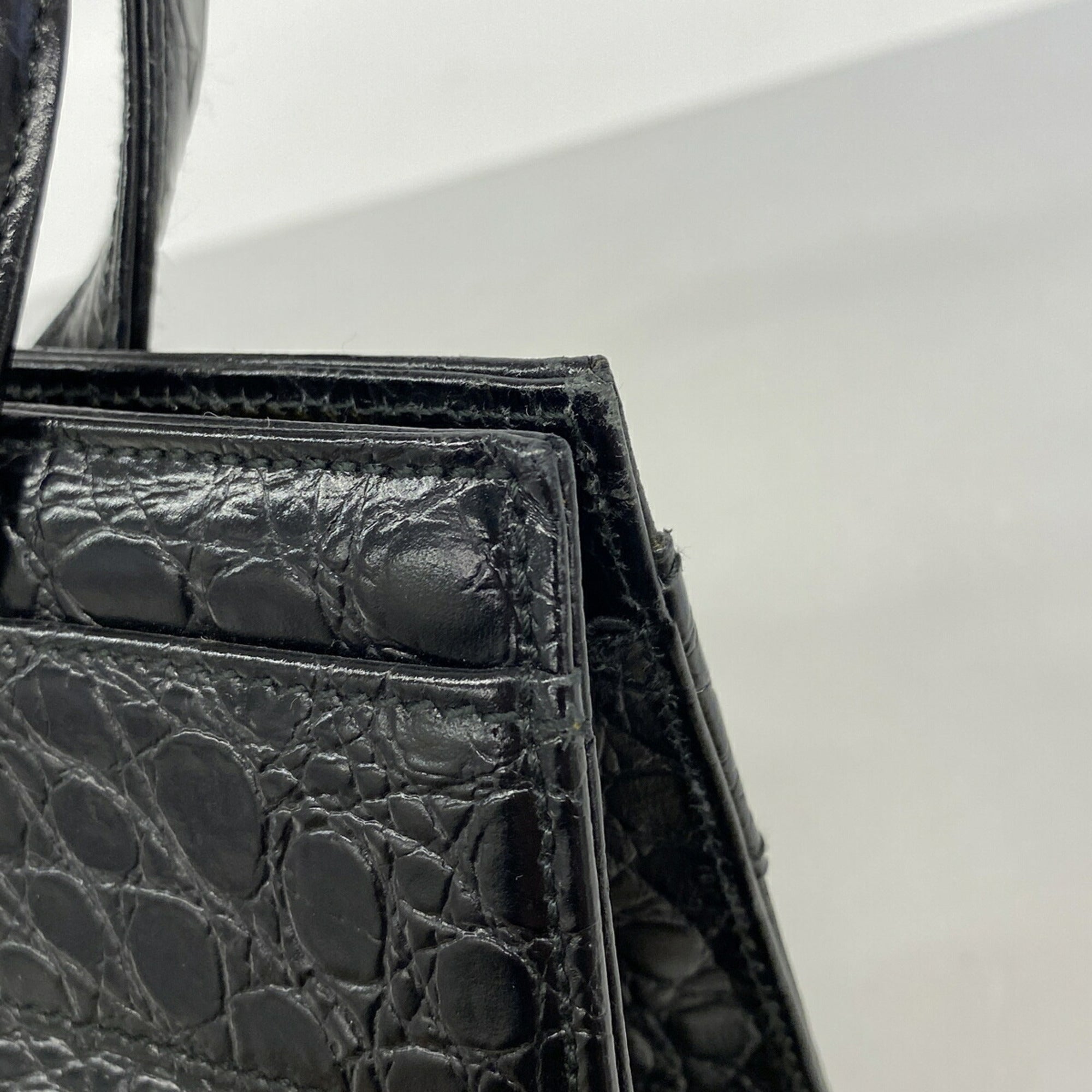 Salvatore Ferragamo Black Leather Handbag (Pre-Owned)