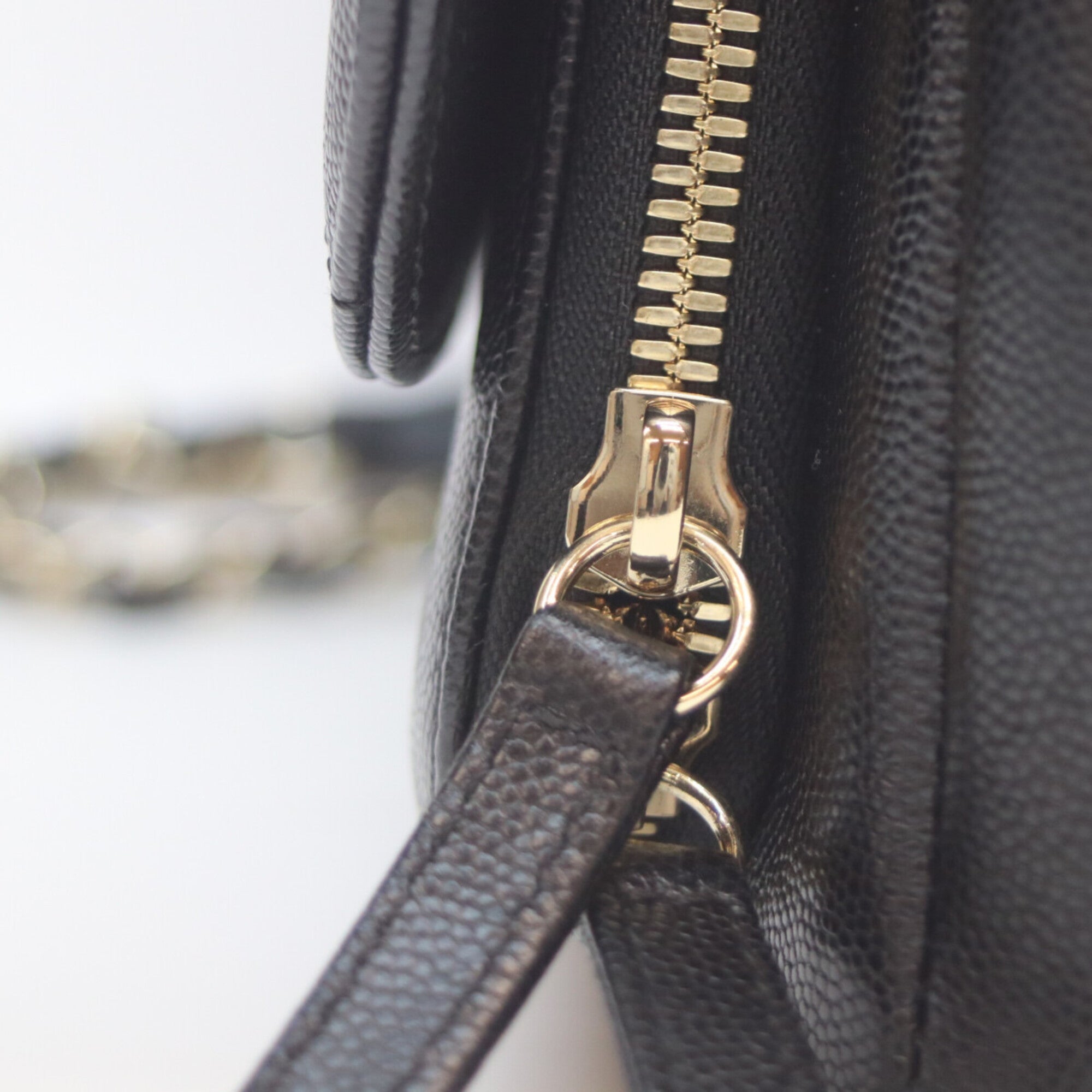 Chanel Black Grained Calfskin Shoulder Bag (Pre-Owned)
