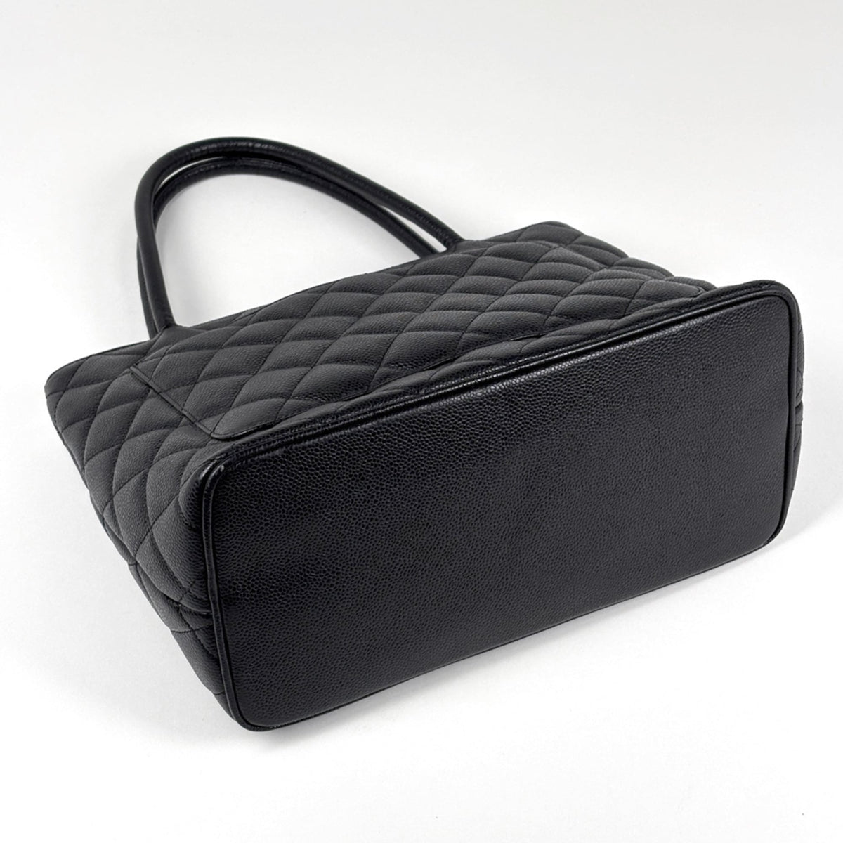Chanel Black Grained Calfskin Tote Bag (Pre-Owned)