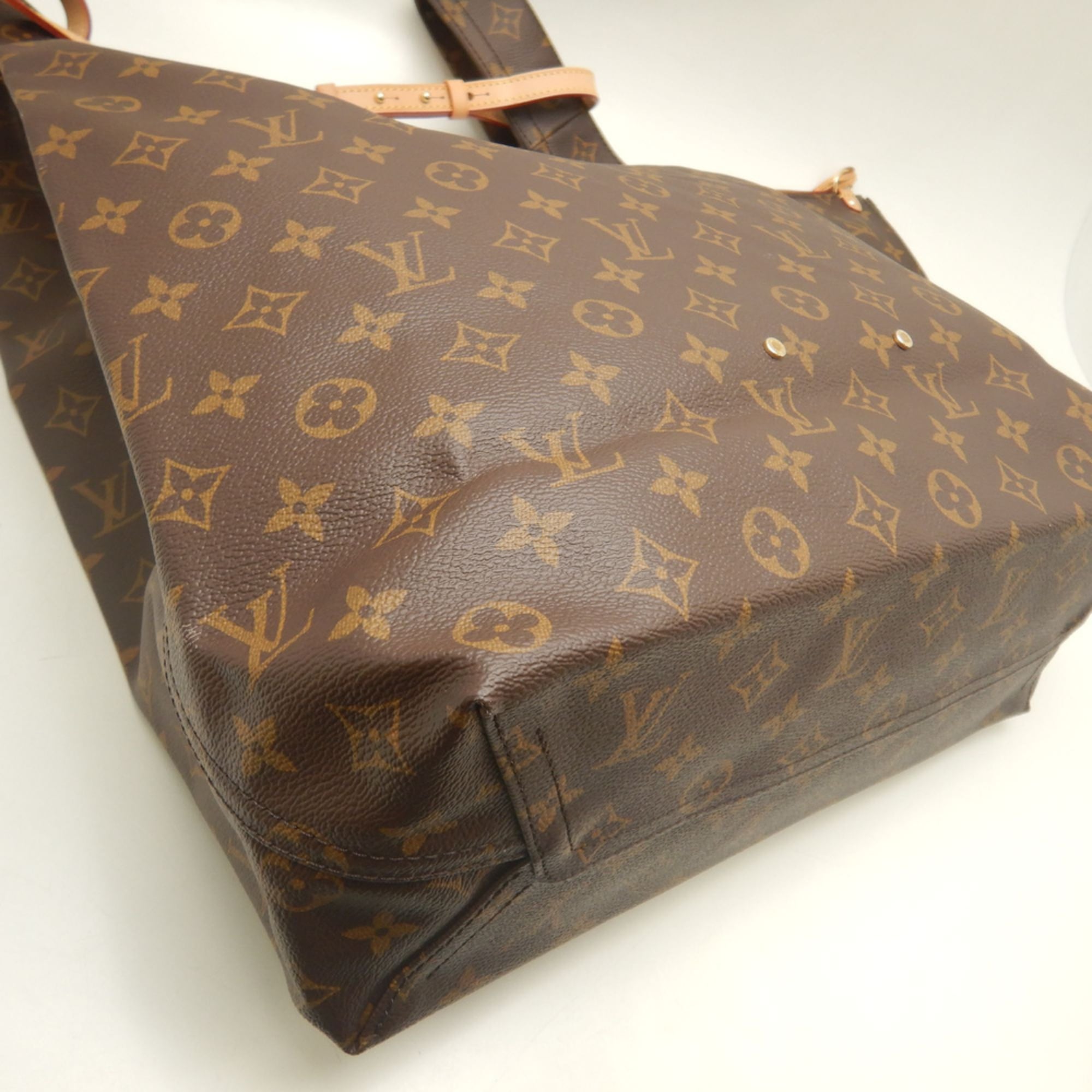 Louis Vuitton Brown Monogram Pouch Shoulder Bag (Pre-Owned)