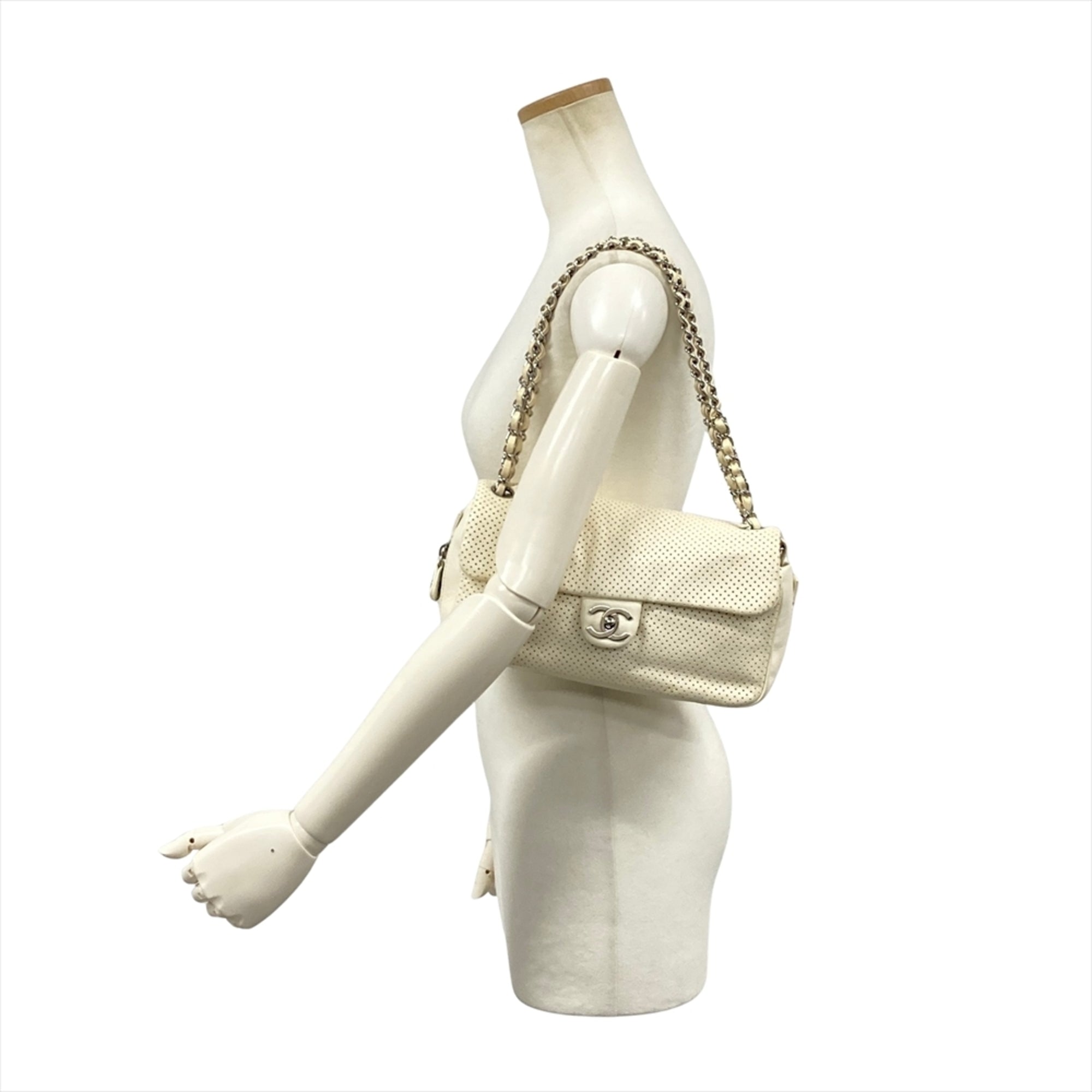 Chanel Green White Shoulder Bag (Pre-Owned)