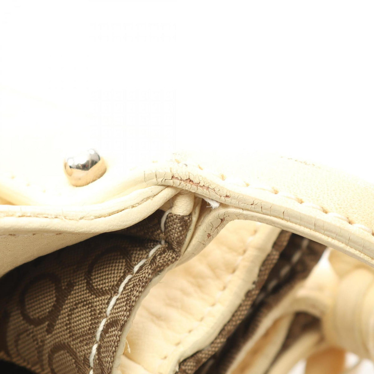 Salvatore Ferragamo Ivory Leather Shoulder Bag (Pre-Owned)