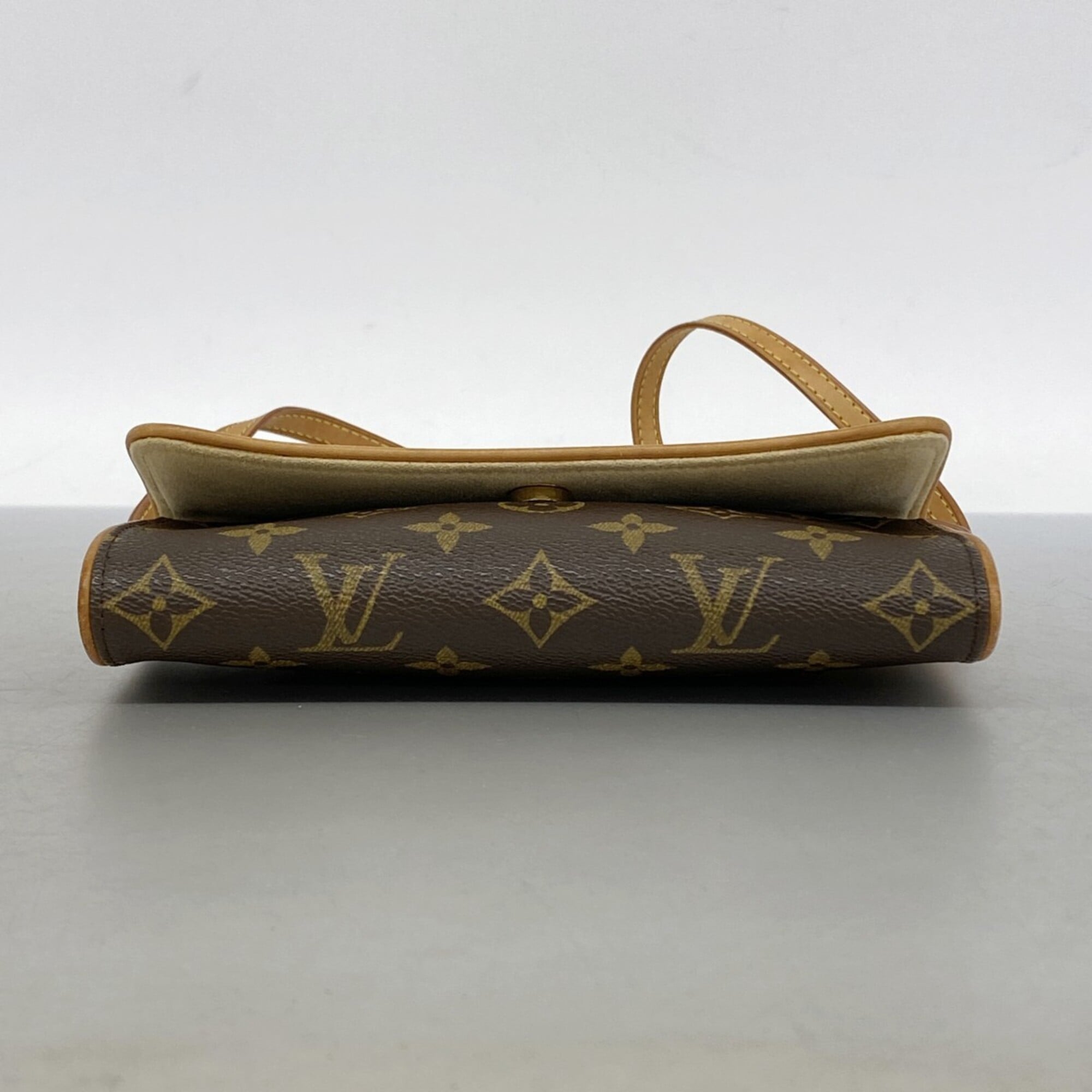 Louis Vuitton Brown Shoulder Bag (Pre-Owned)