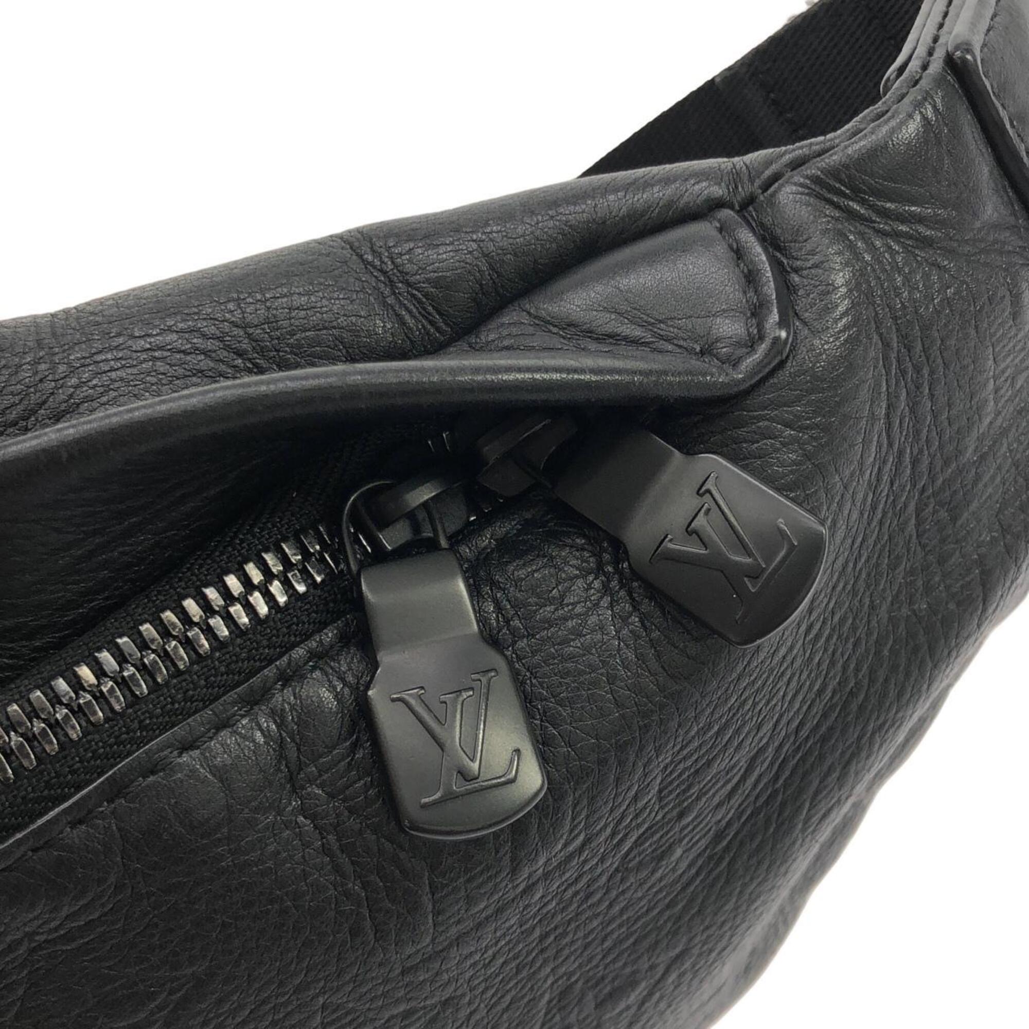 Louis Vuitton Black Leather Shoulder Bag (Pre-Owned)