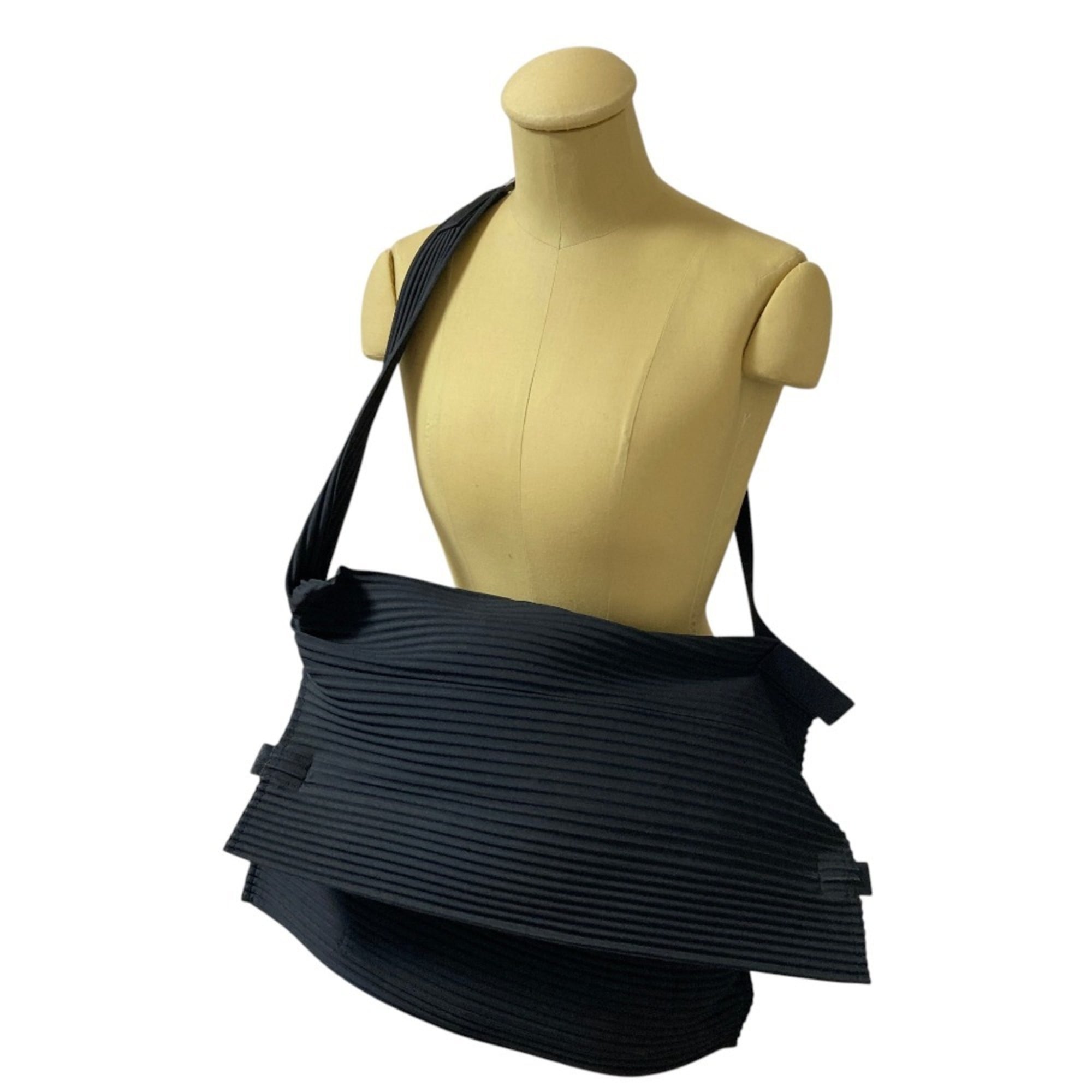 Issey Miyake Black Handbag (Pre-Owned)