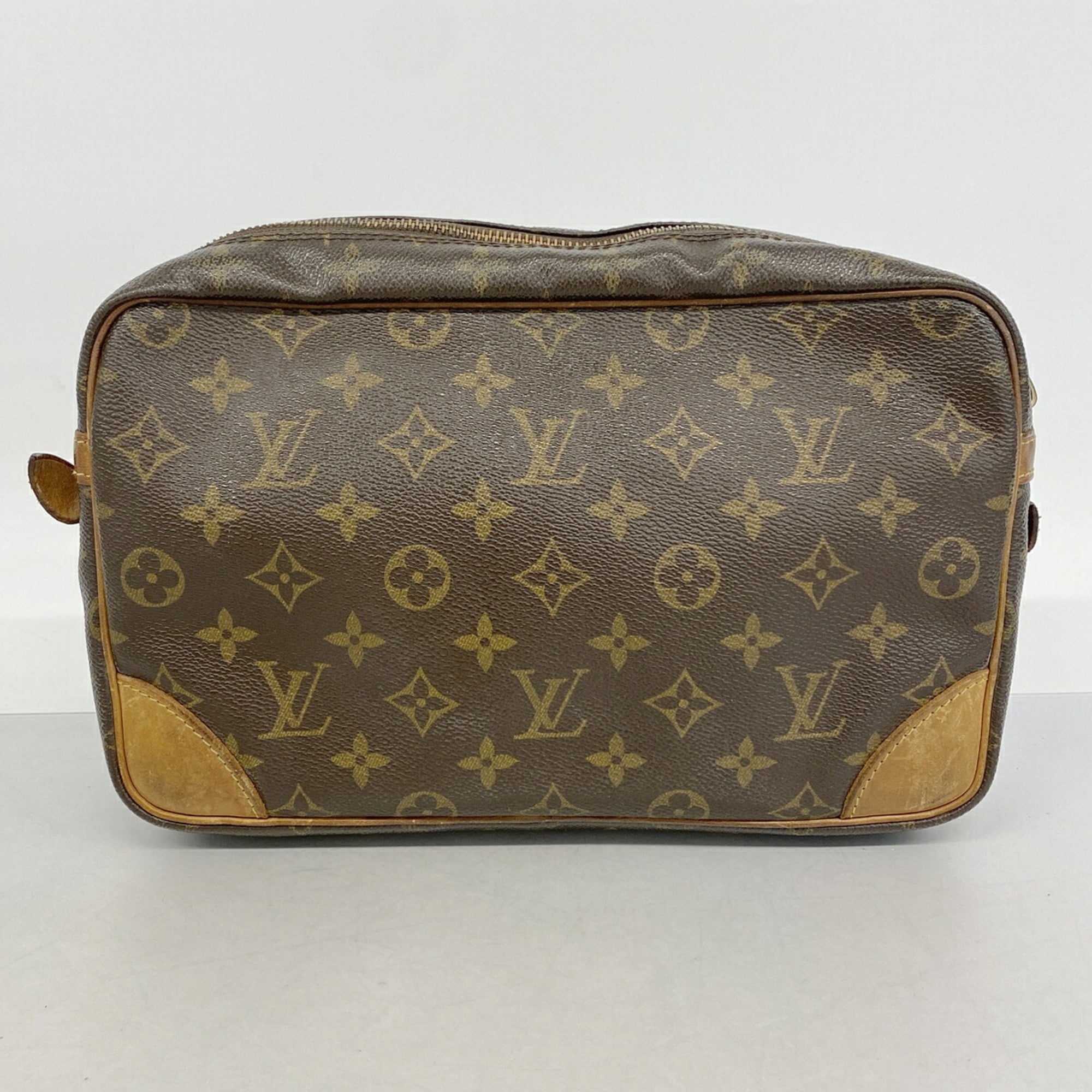 Louis Vuitton Brown Clutch Bag (Pre-Owned)