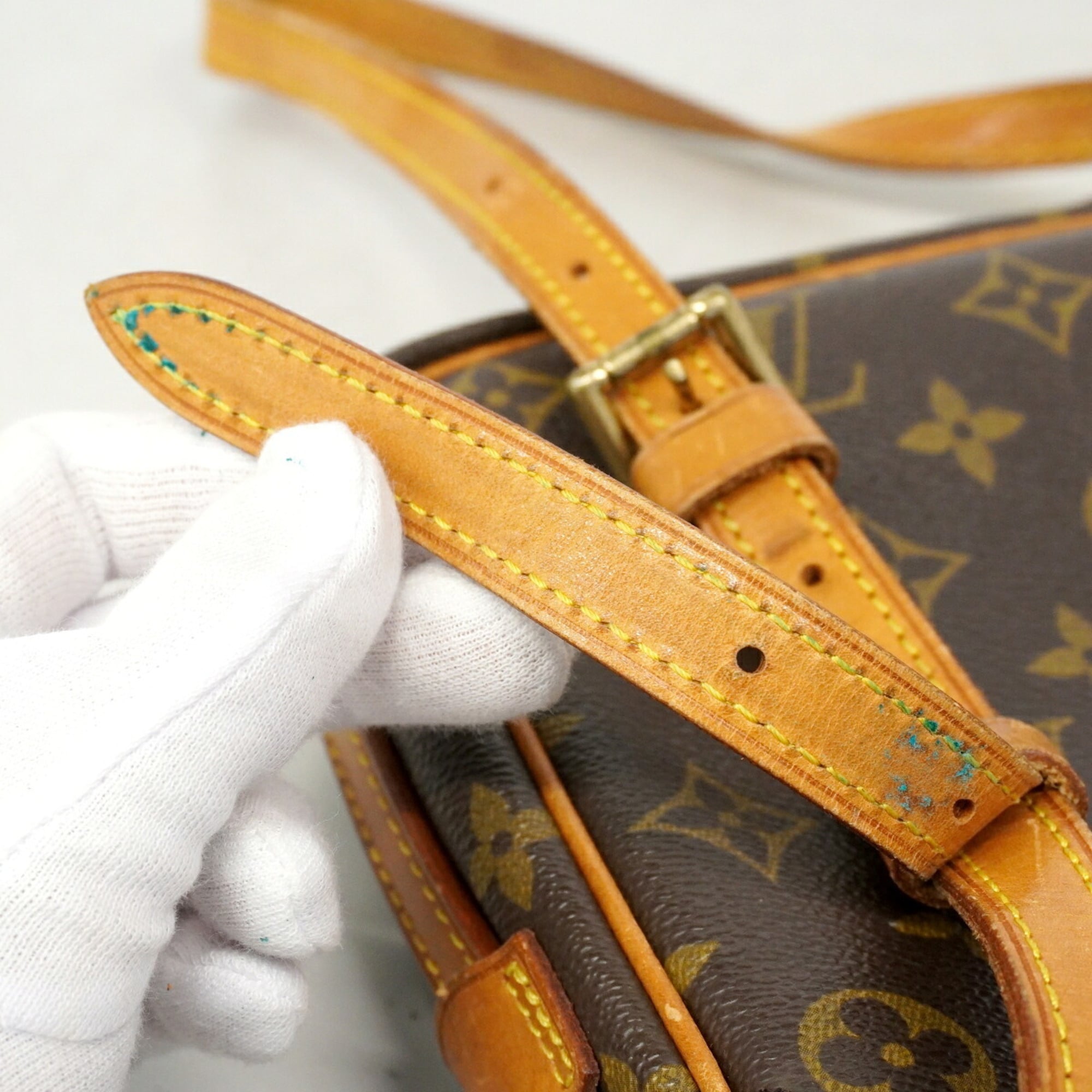 Louis Vuitton Brown Shoulder Bag (Pre-Owned)