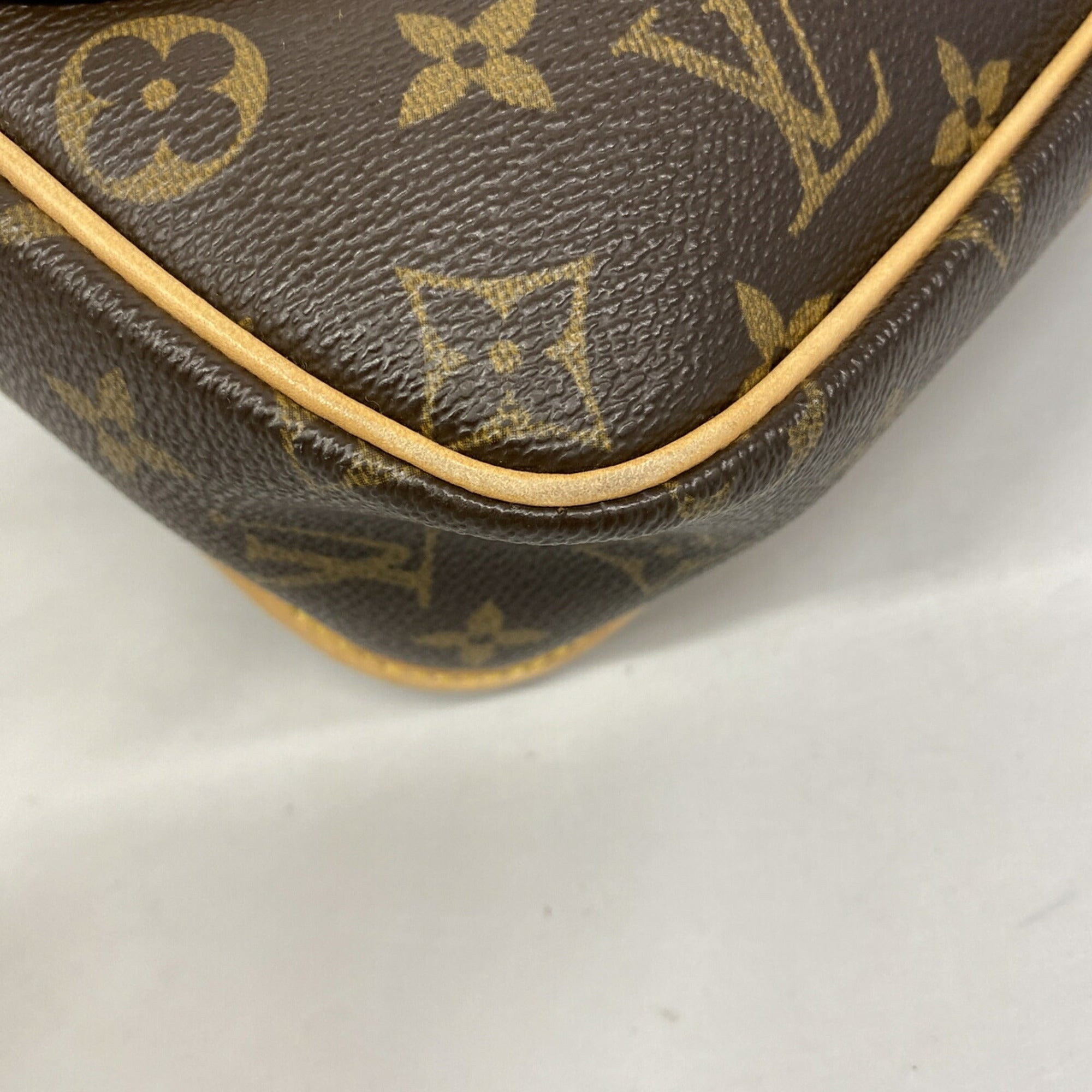 Louis Vuitton Brown Shoulder Bag (Pre-Owned)