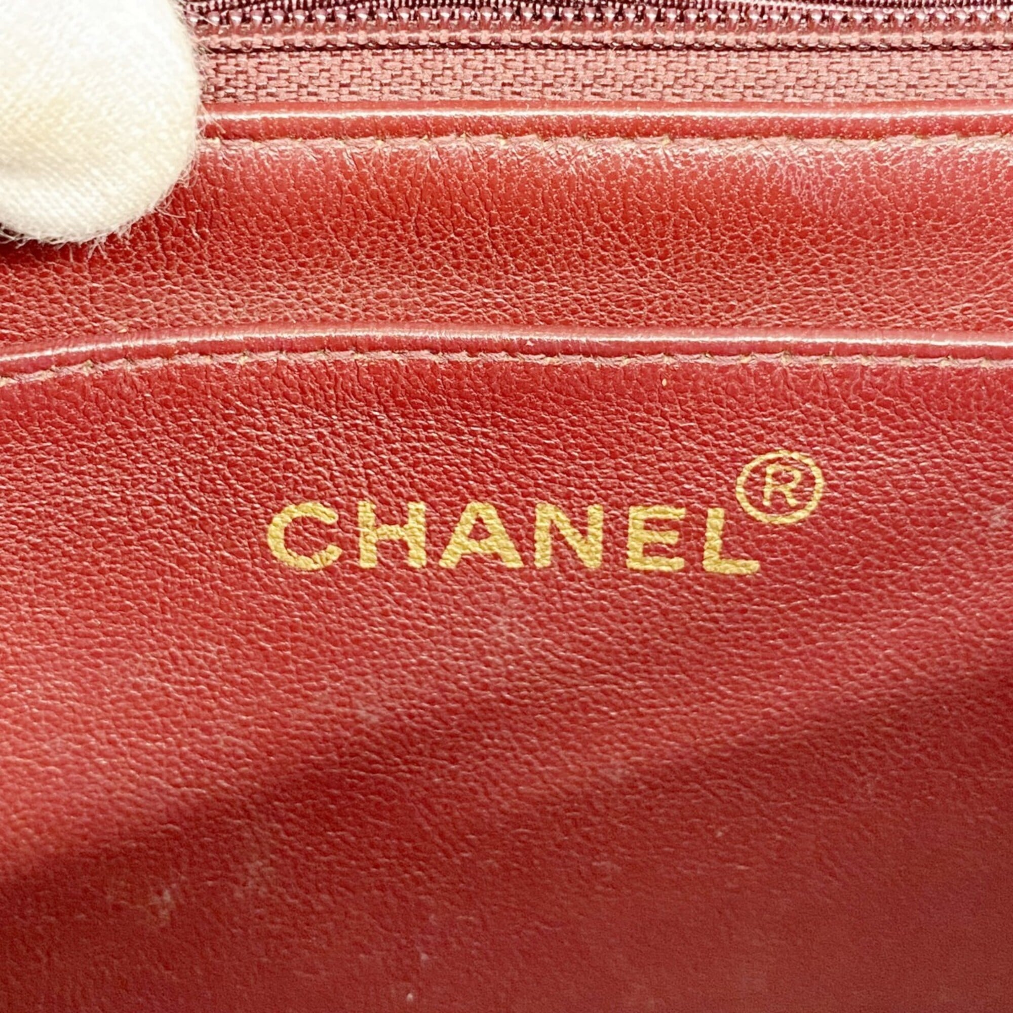 Chanel Black Leather Shoulder Bag (Pre-Owned)