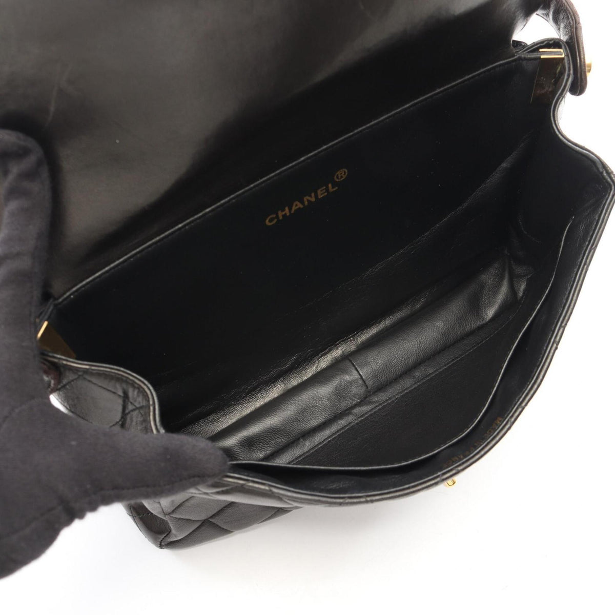 Chanel Black Leather Handbag (Pre-Owned)