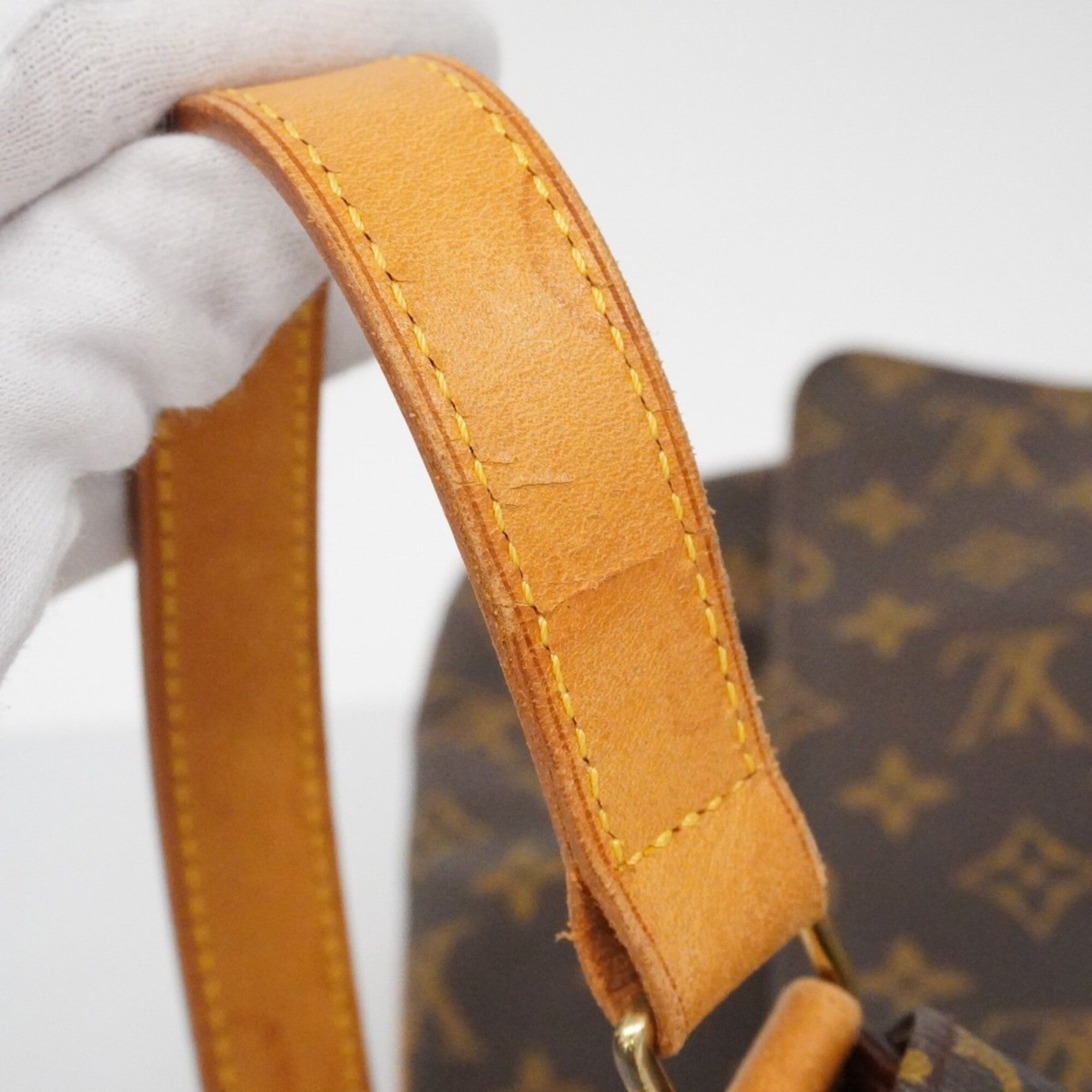 Louis Vuitton Brown Shoulder Bag (Pre-Owned)