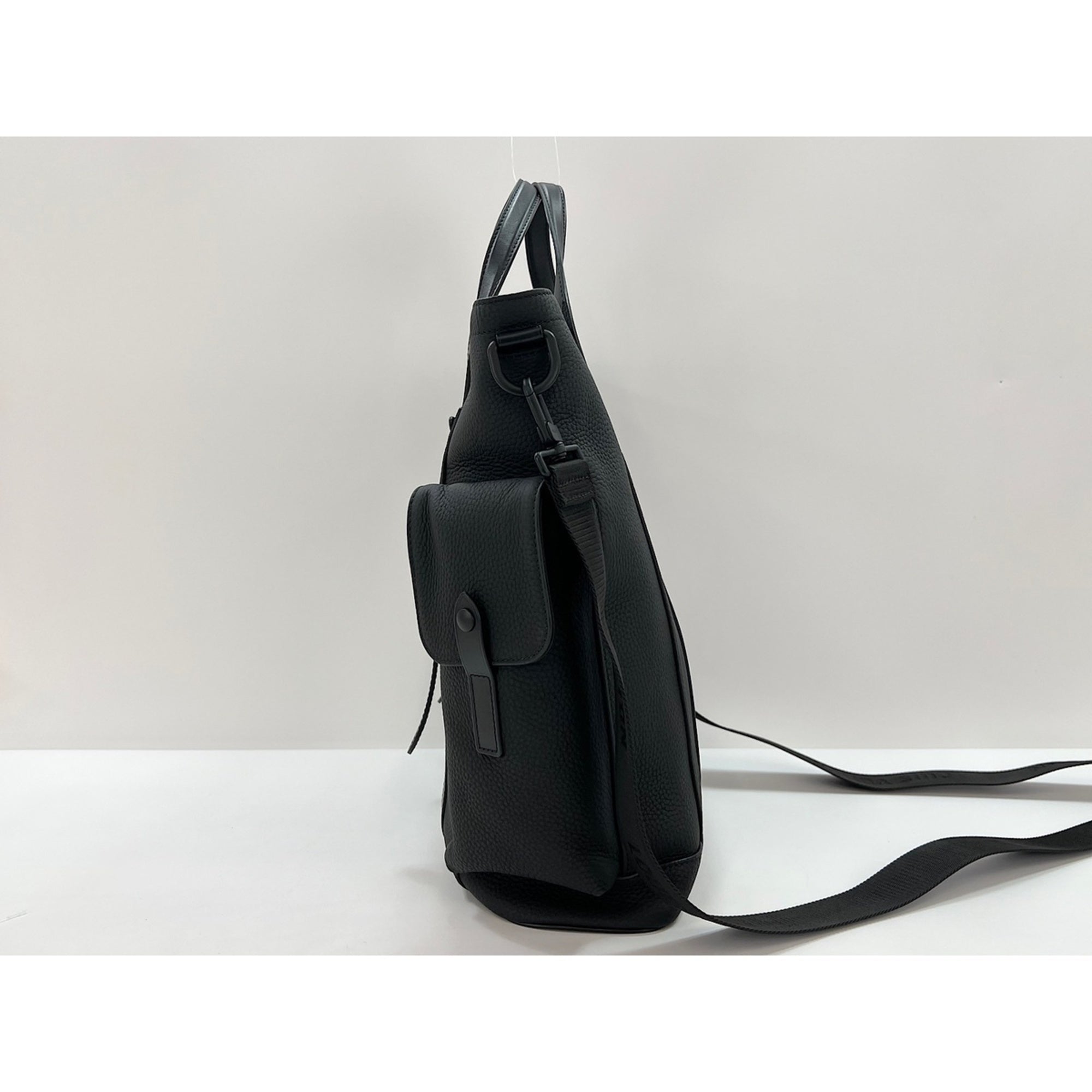 Louis Vuitton Black Handbag (Pre-Owned)