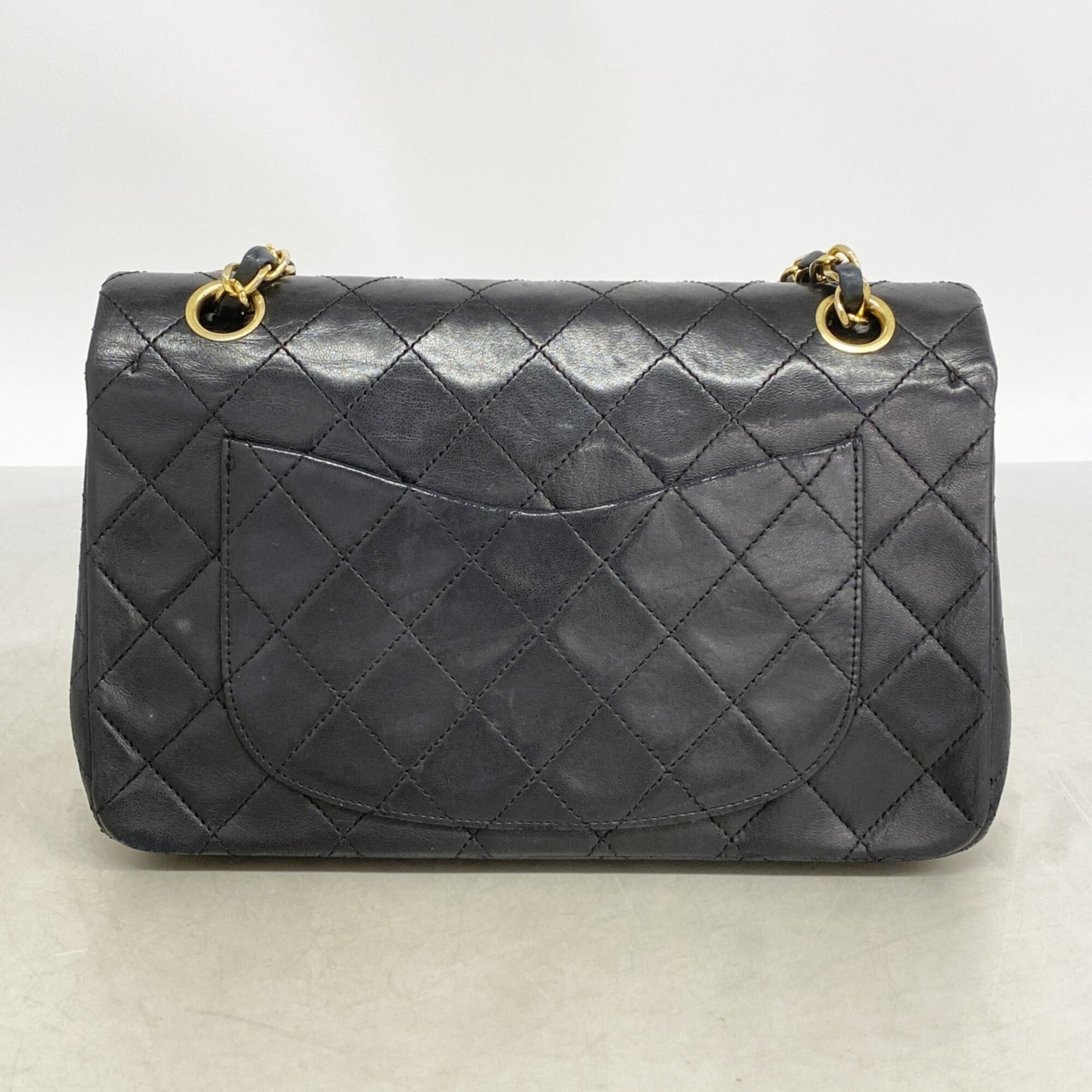 Chanel Black Leather Shoulder Bag (Pre-Owned)