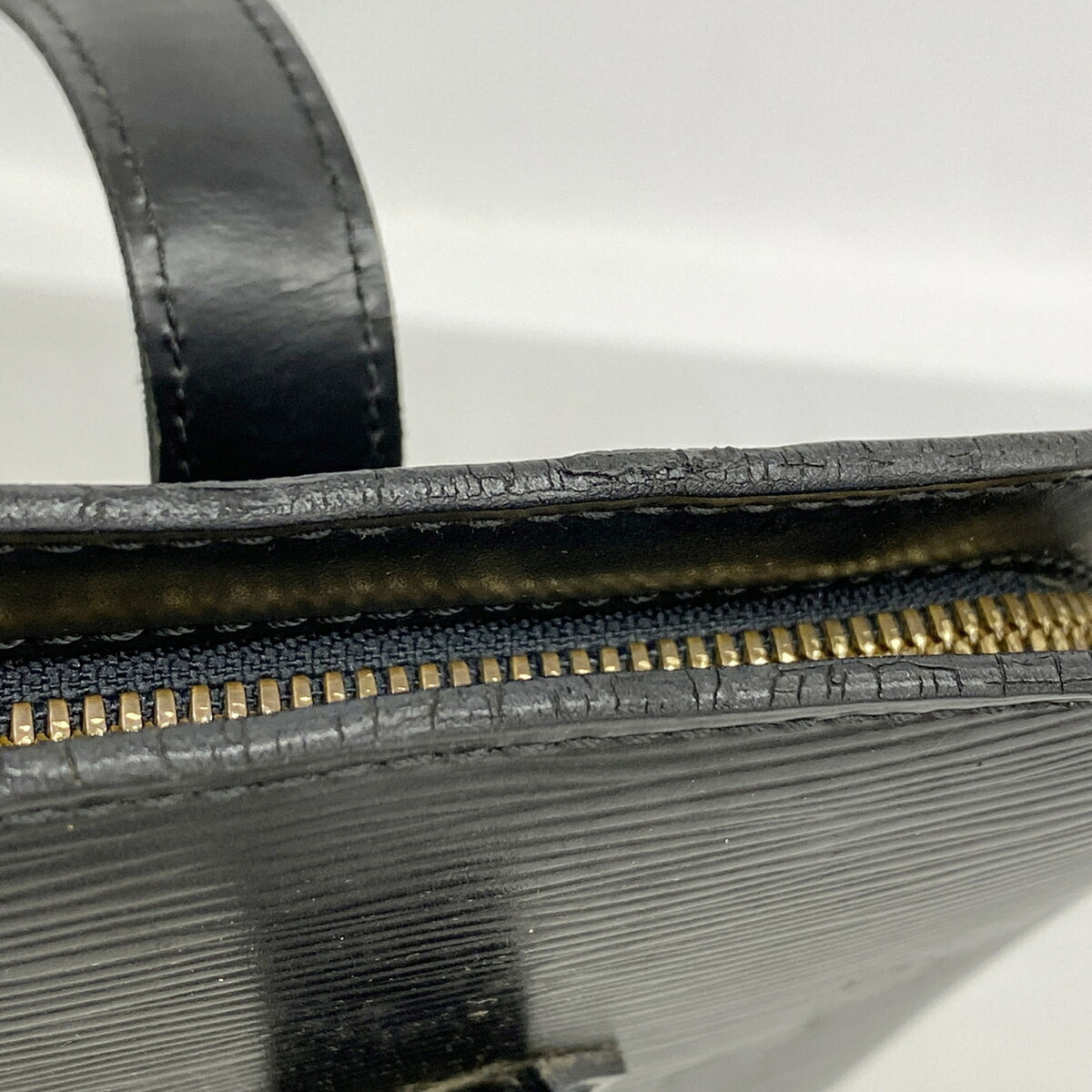 Louis Vuitton Noir Shoulder Bag (Pre-Owned)