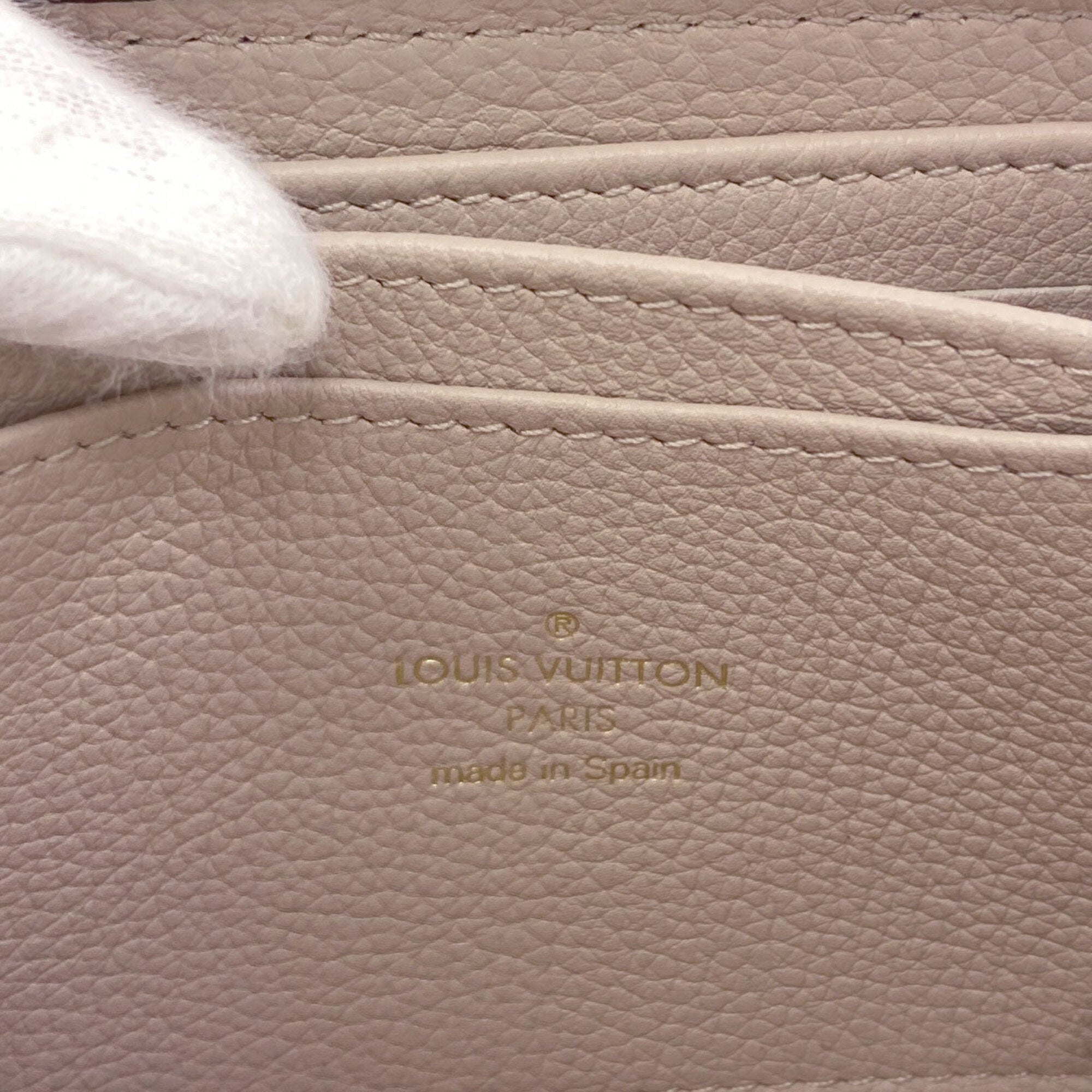 Louis Vuitton Grayish Leather Coin Purse/Coin Case (Pre-Owned)