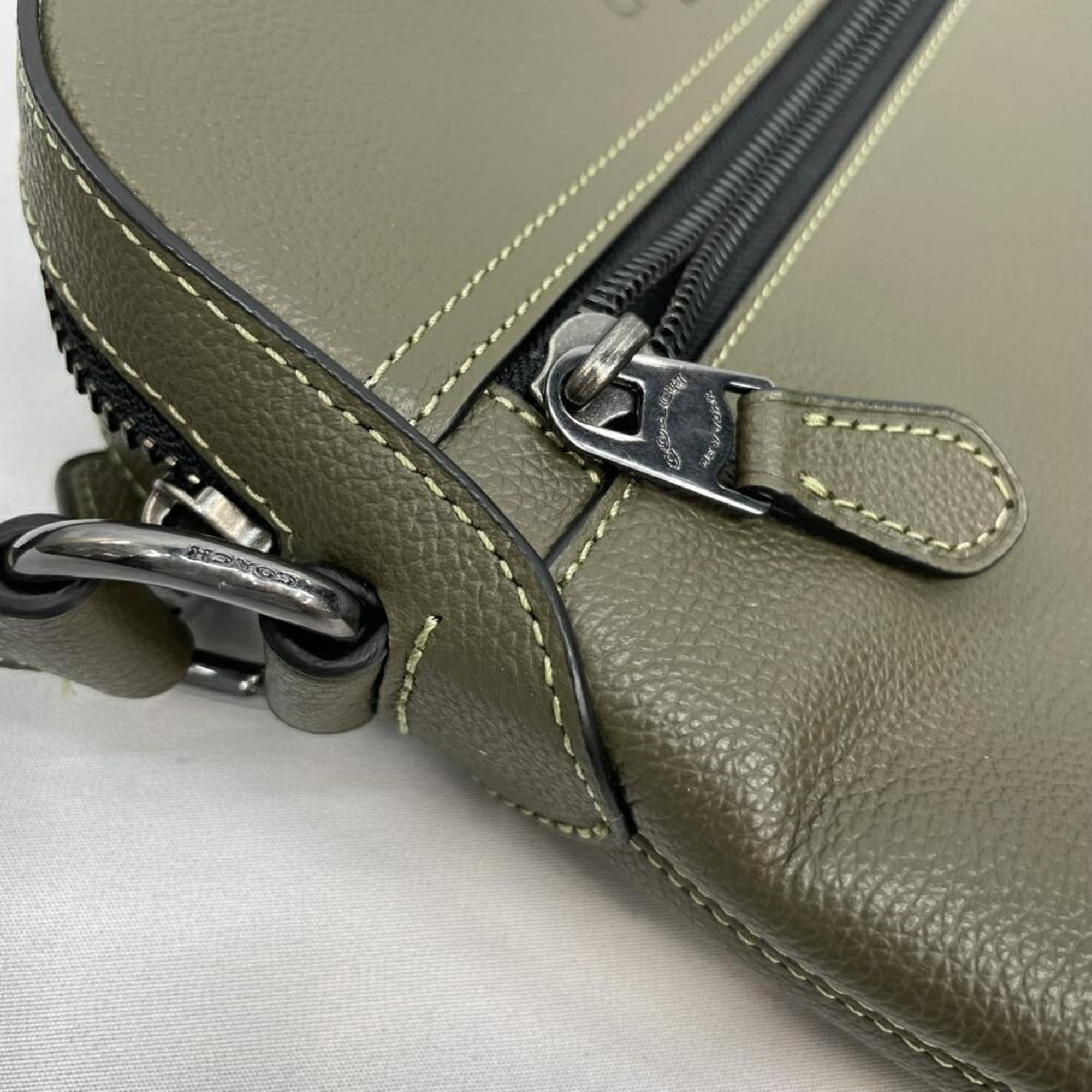 Coach Brown Shoulder Bag (Pre-Owned)
