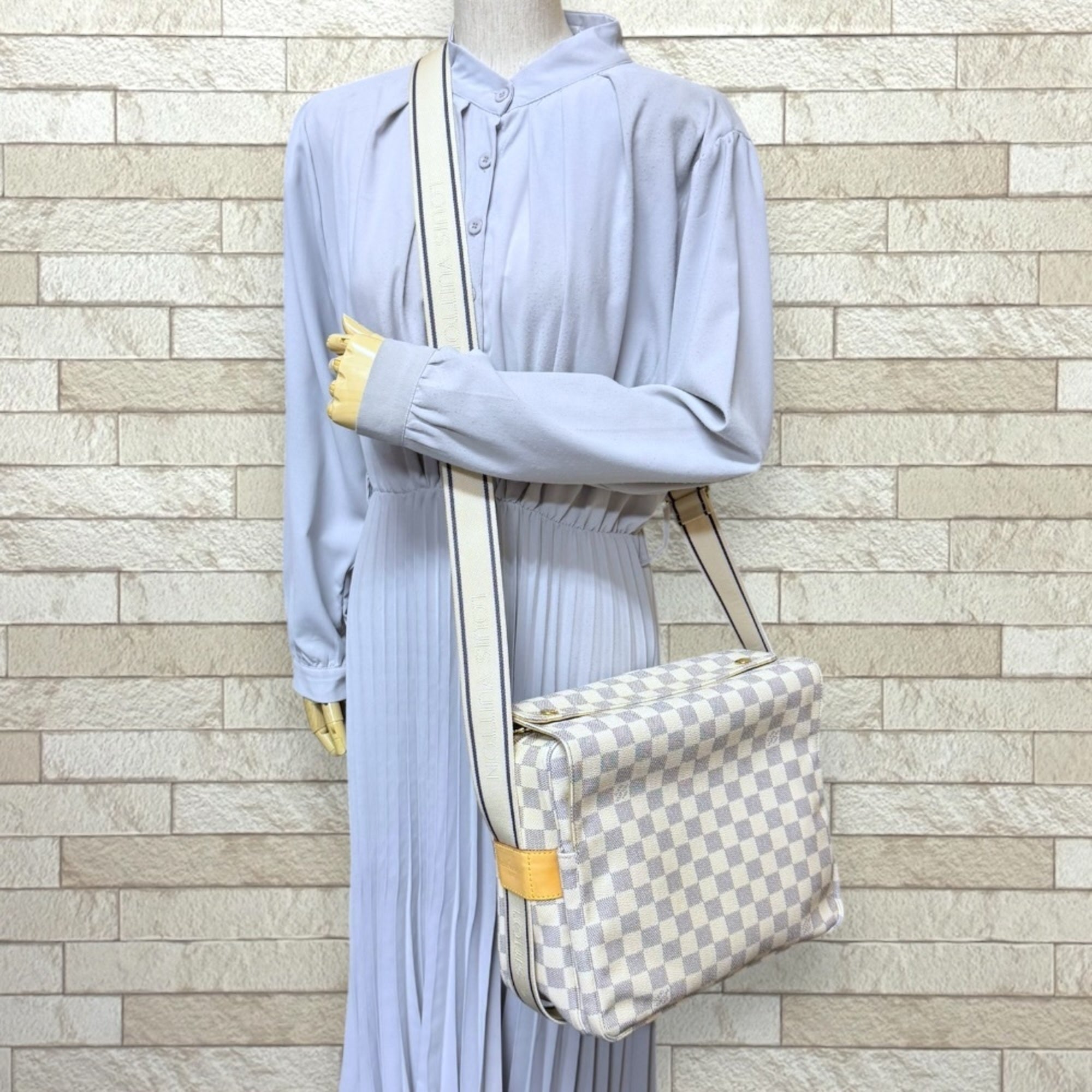 Louis Vuitton Damier Azur White Damier Azur Handbag Shoulder Bag (Pre-Owned)