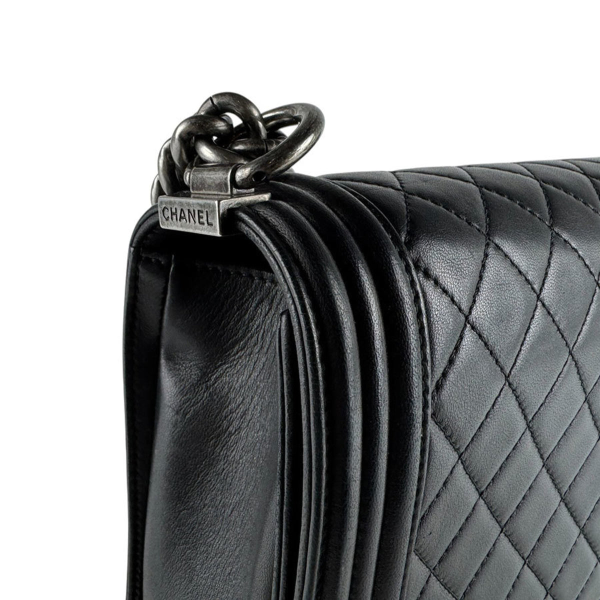 Chanel Black Leather Shoulder Bag (Pre-Owned)