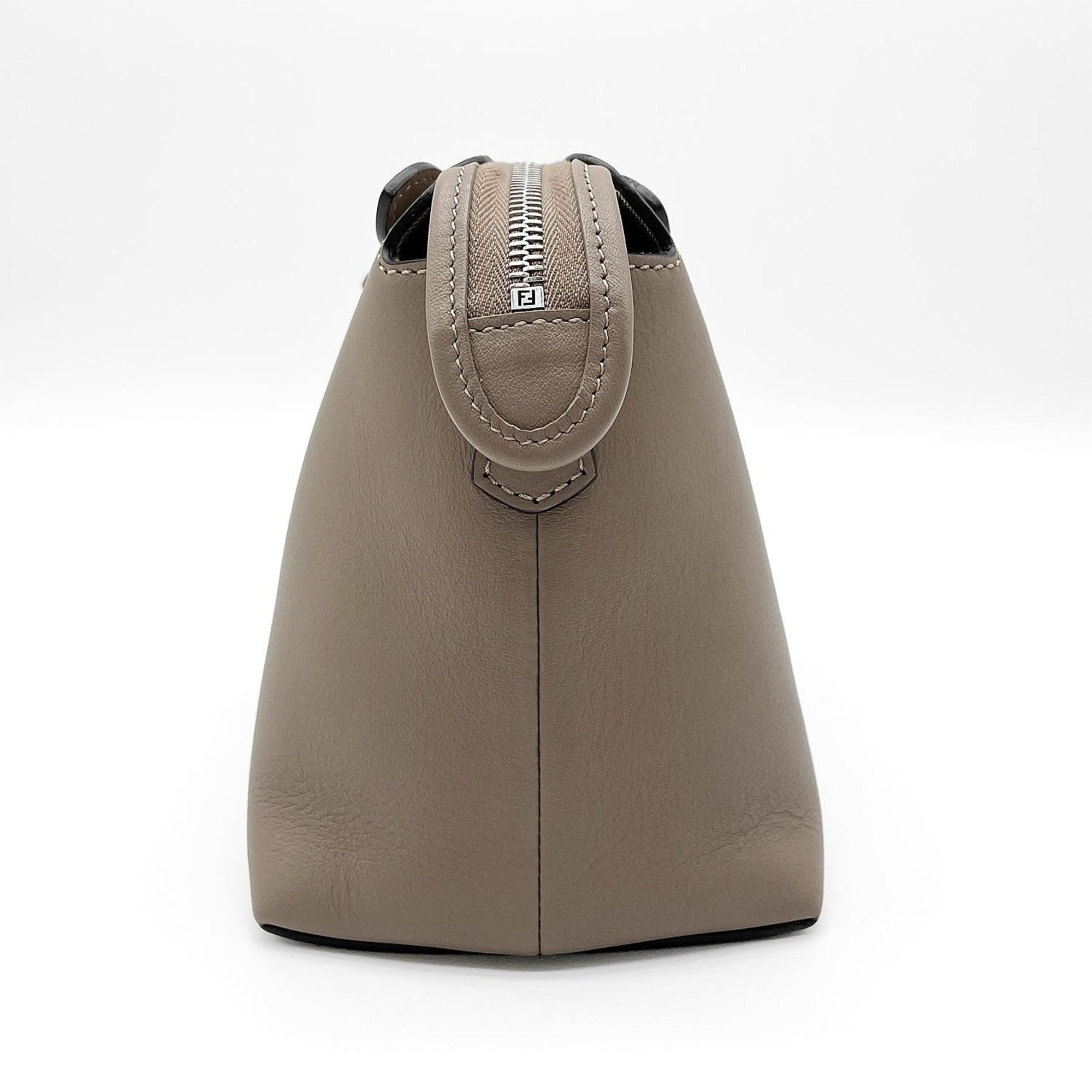 Fendi Beige Leather Shoulder Bag (Pre-Owned)