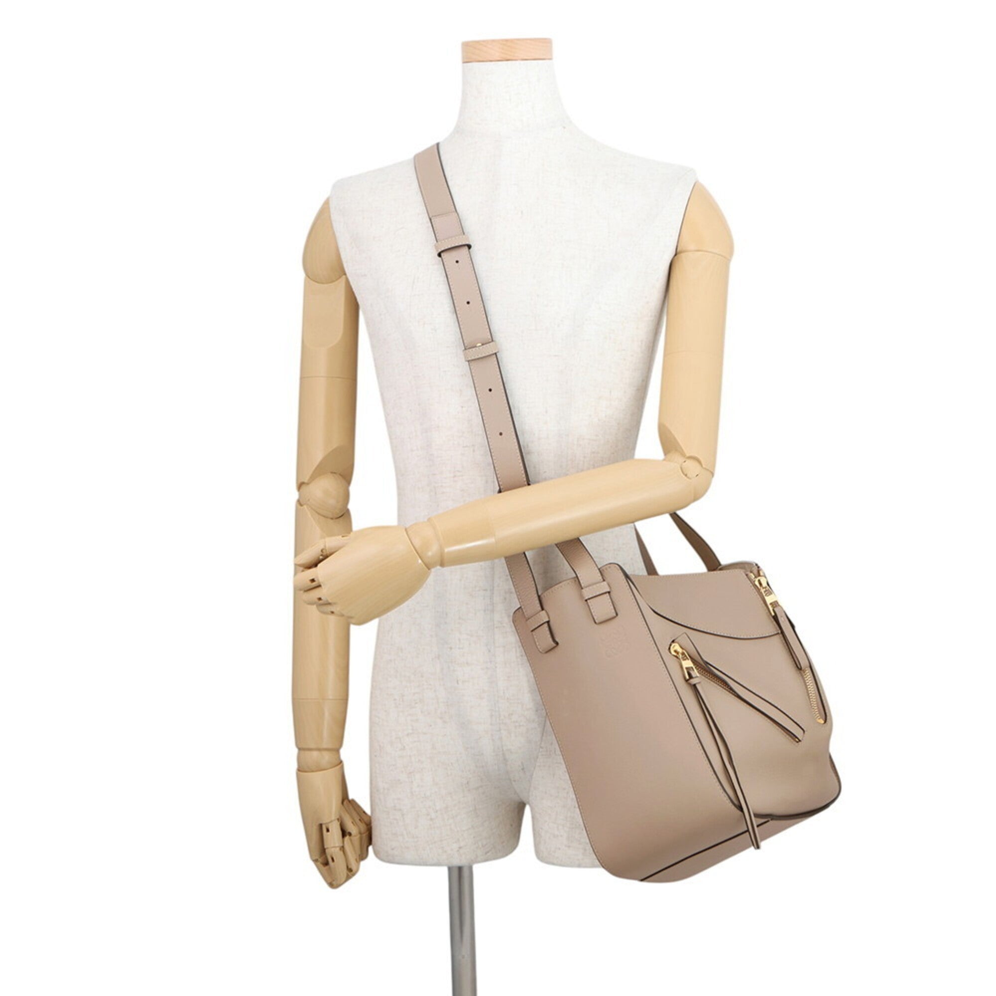 Loewe Hammock Beige Leather Handbag Shoulder Bag (Pre-Owned)