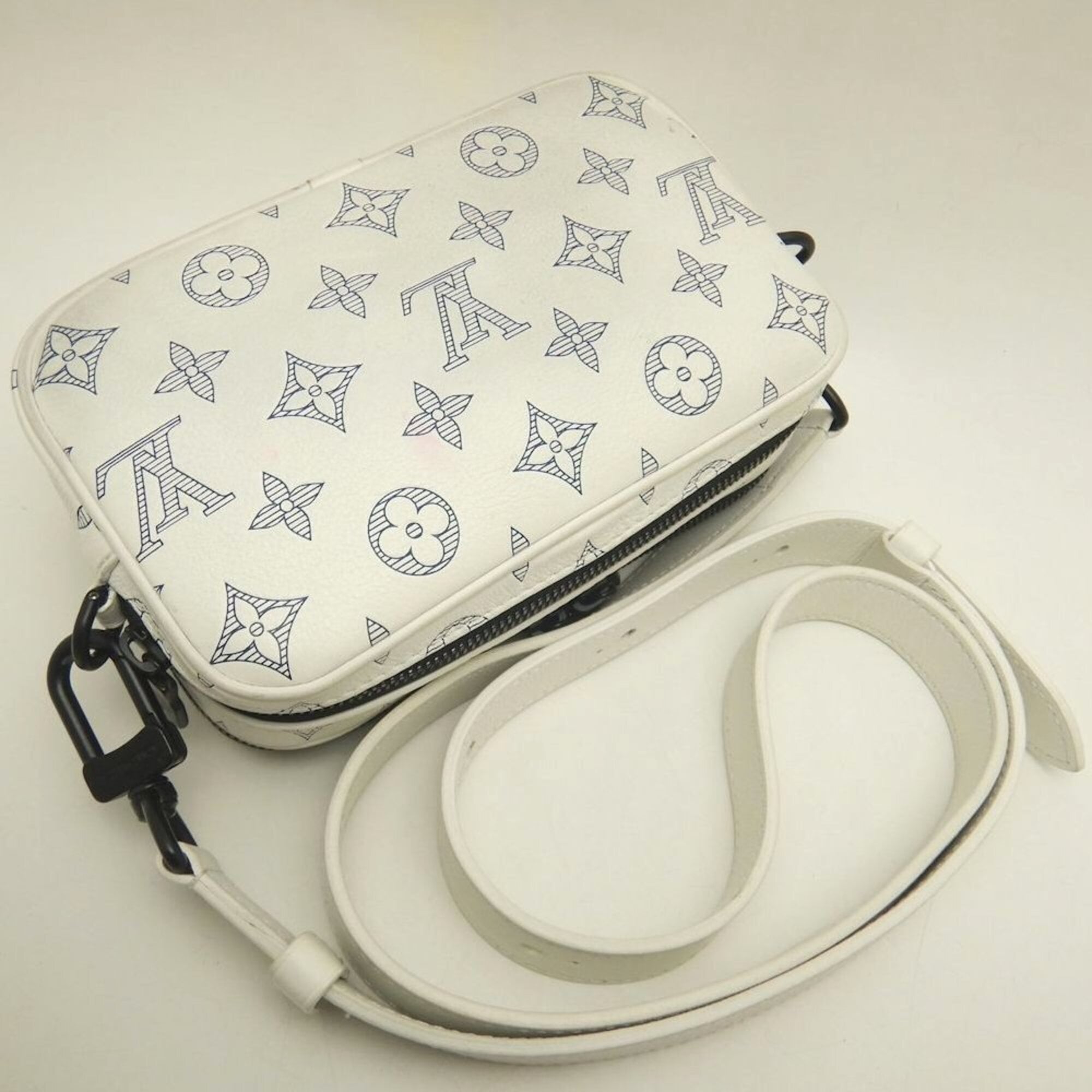 Louis Vuitton Monogram Shadow Blanc Leather Shoulder Bag (Pre-Owned)