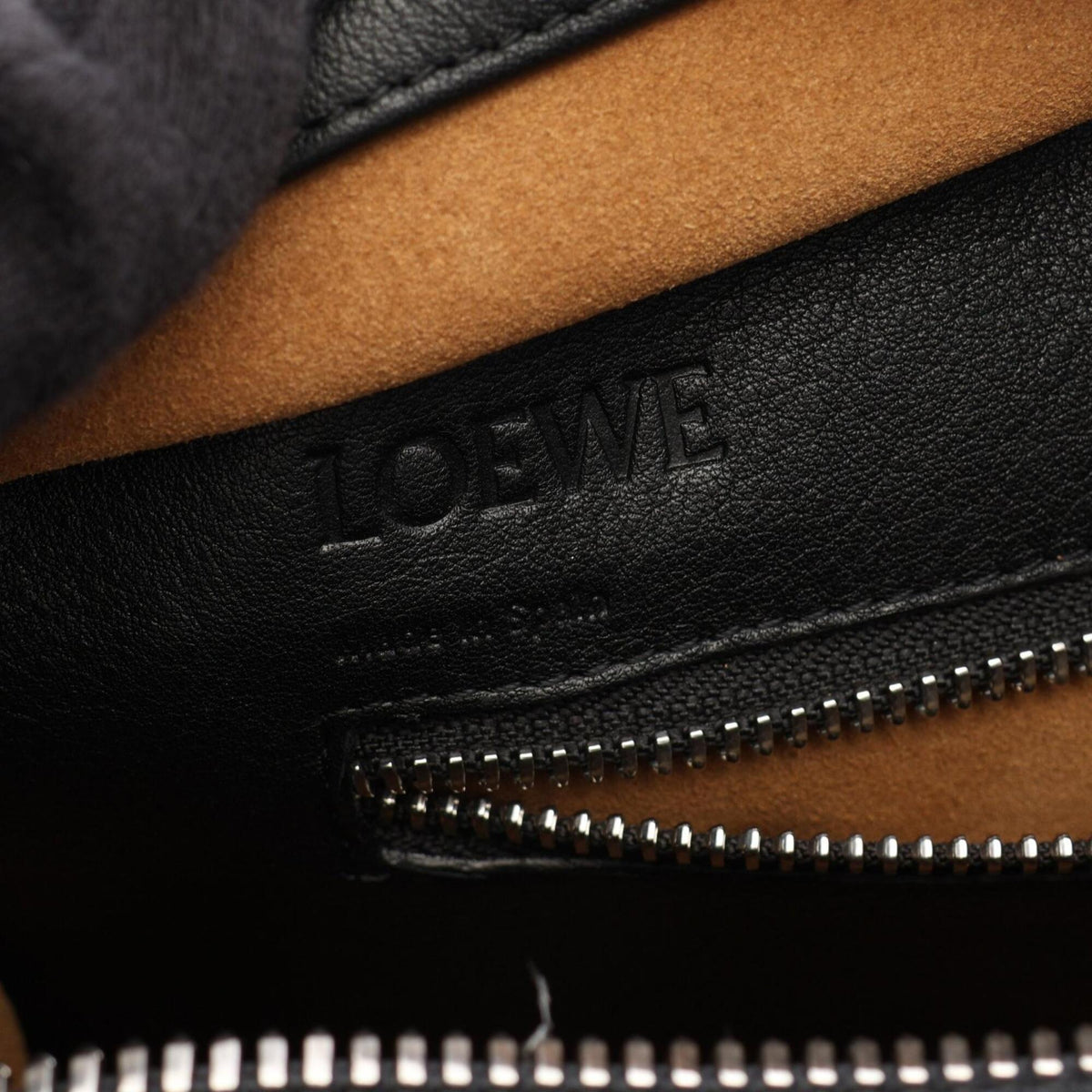 Loewe Black Leather Handbag (Pre-Owned)