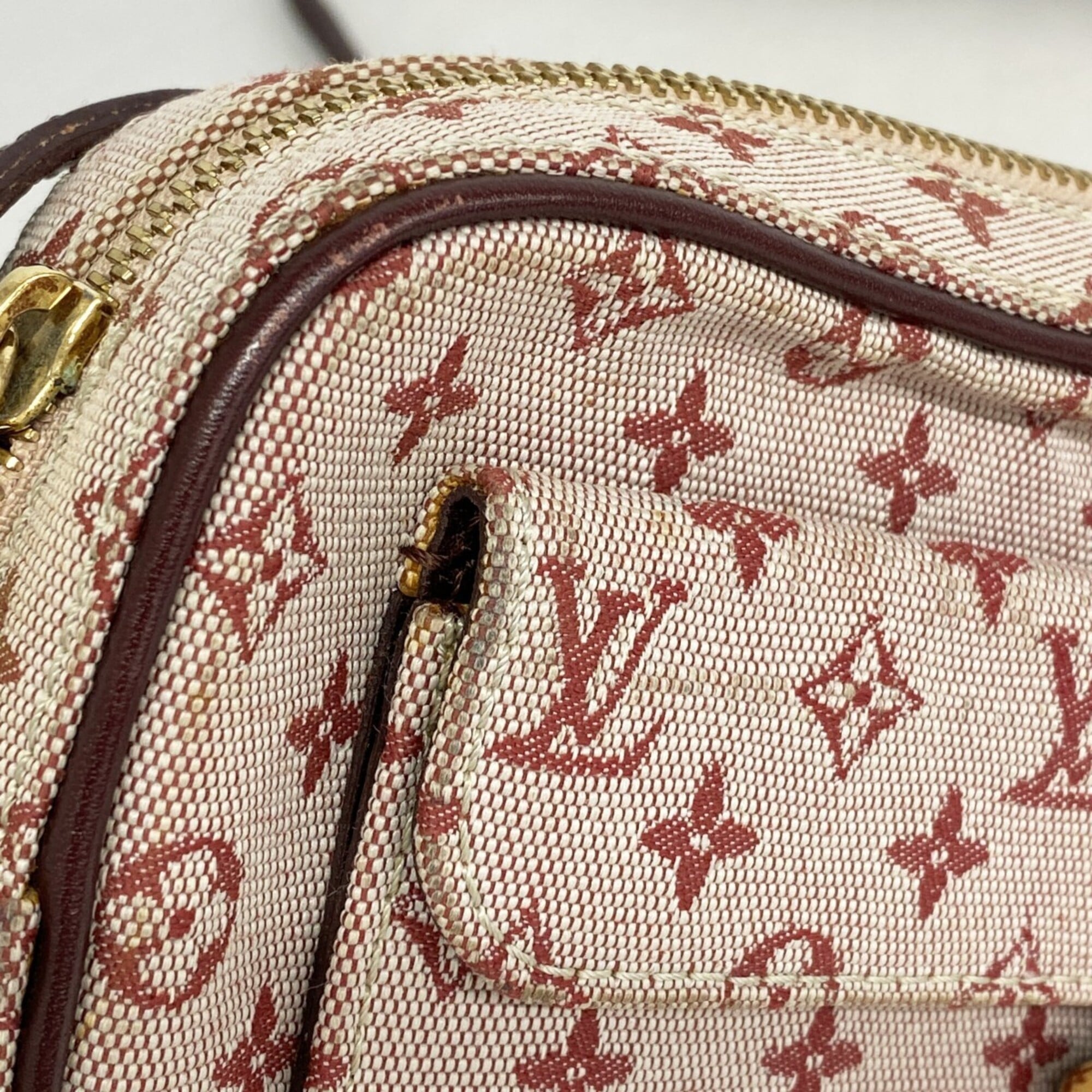 Louis Vuitton Cerise Shoulder Bag (Pre-Owned)