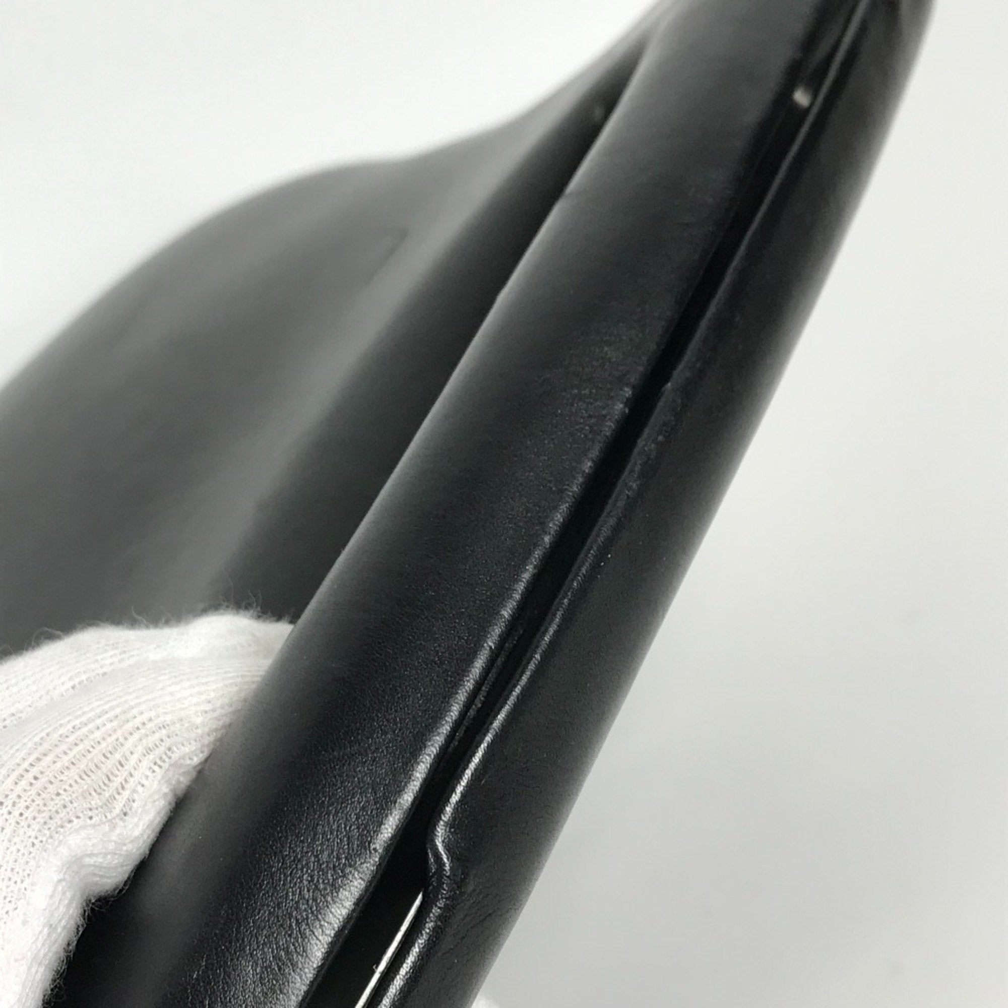 Chanel Black Leather Handbag (Pre-Owned)