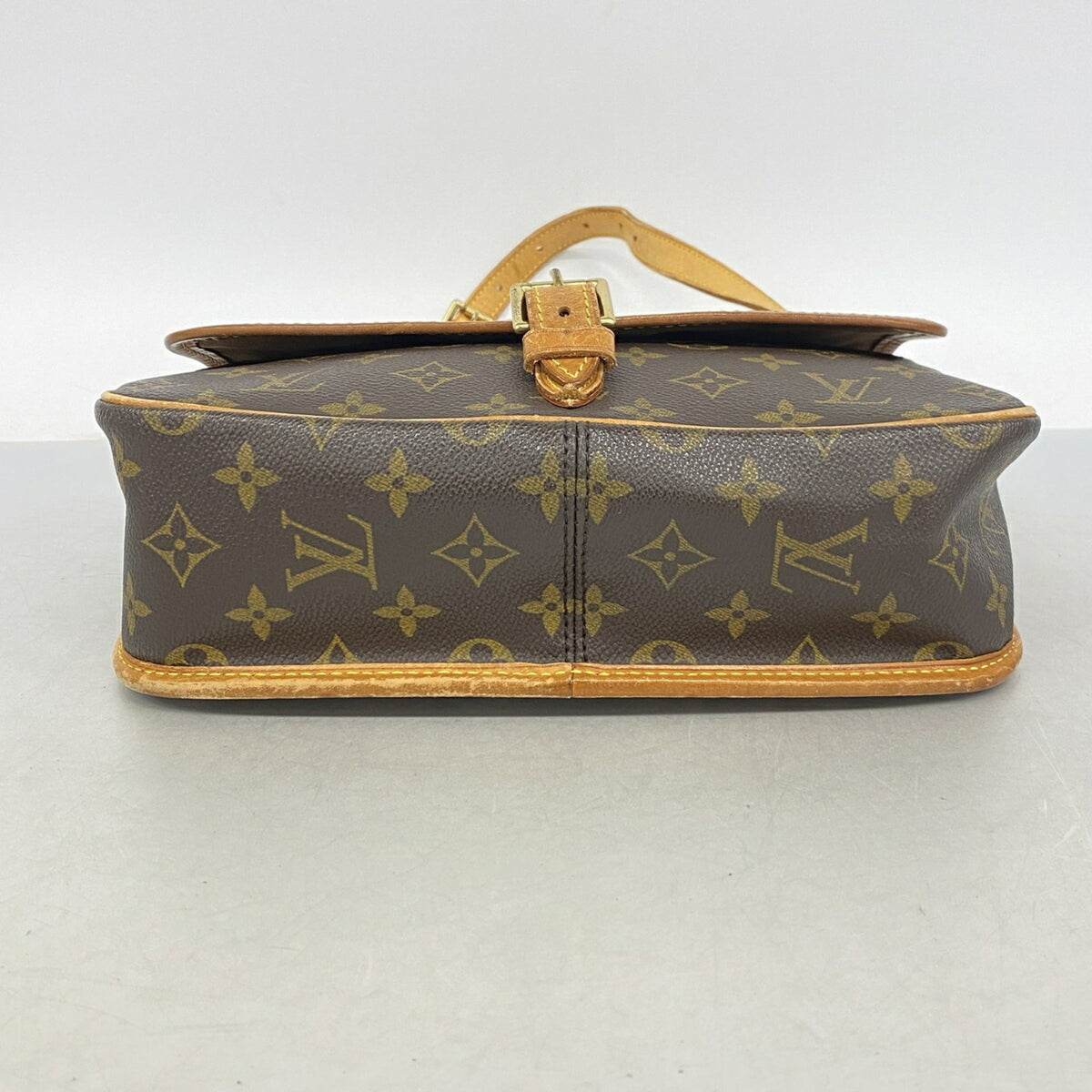 Louis Vuitton Brown Shoulder Bag (Pre-Owned)