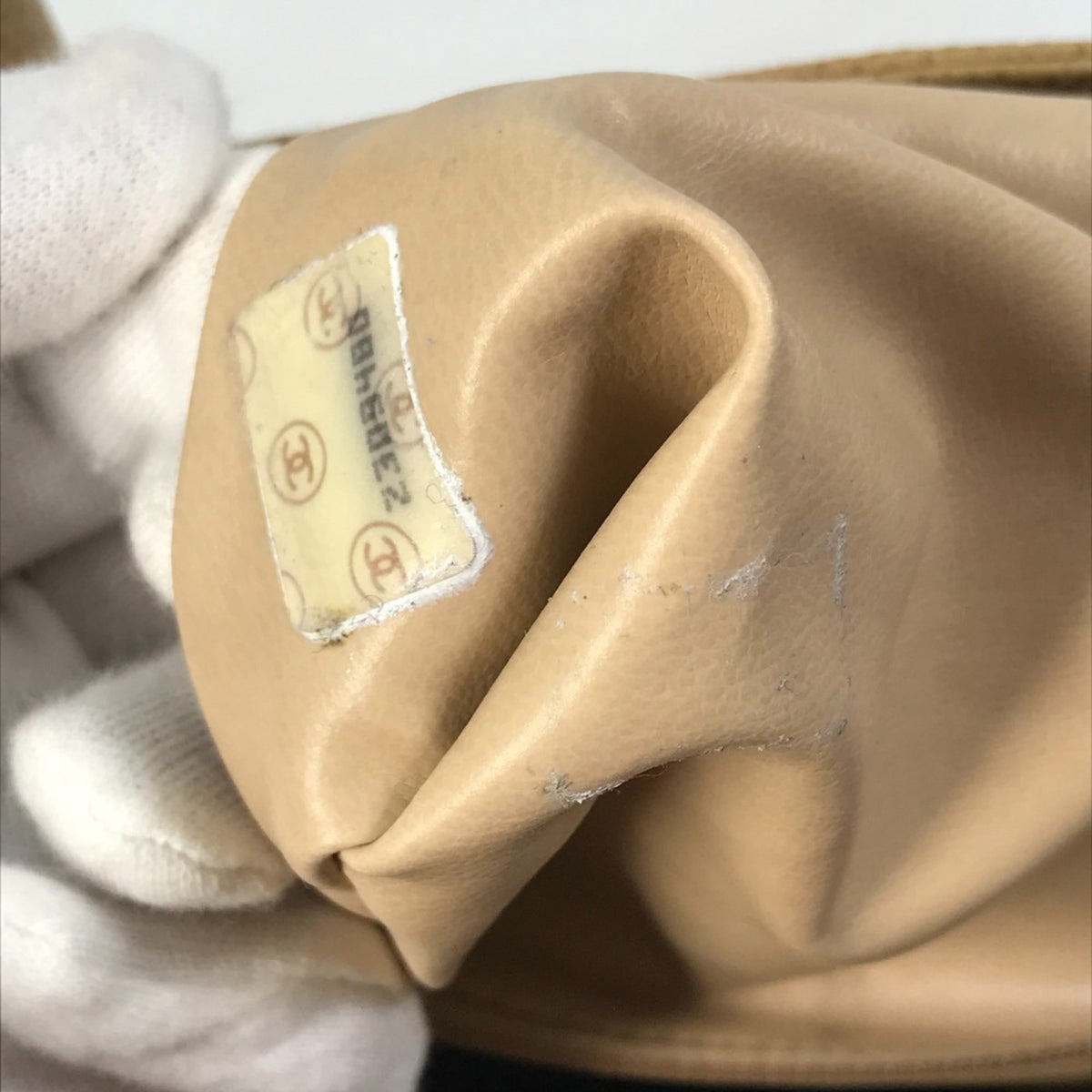 Chanel Beige Leather Handbag (Pre-Owned)