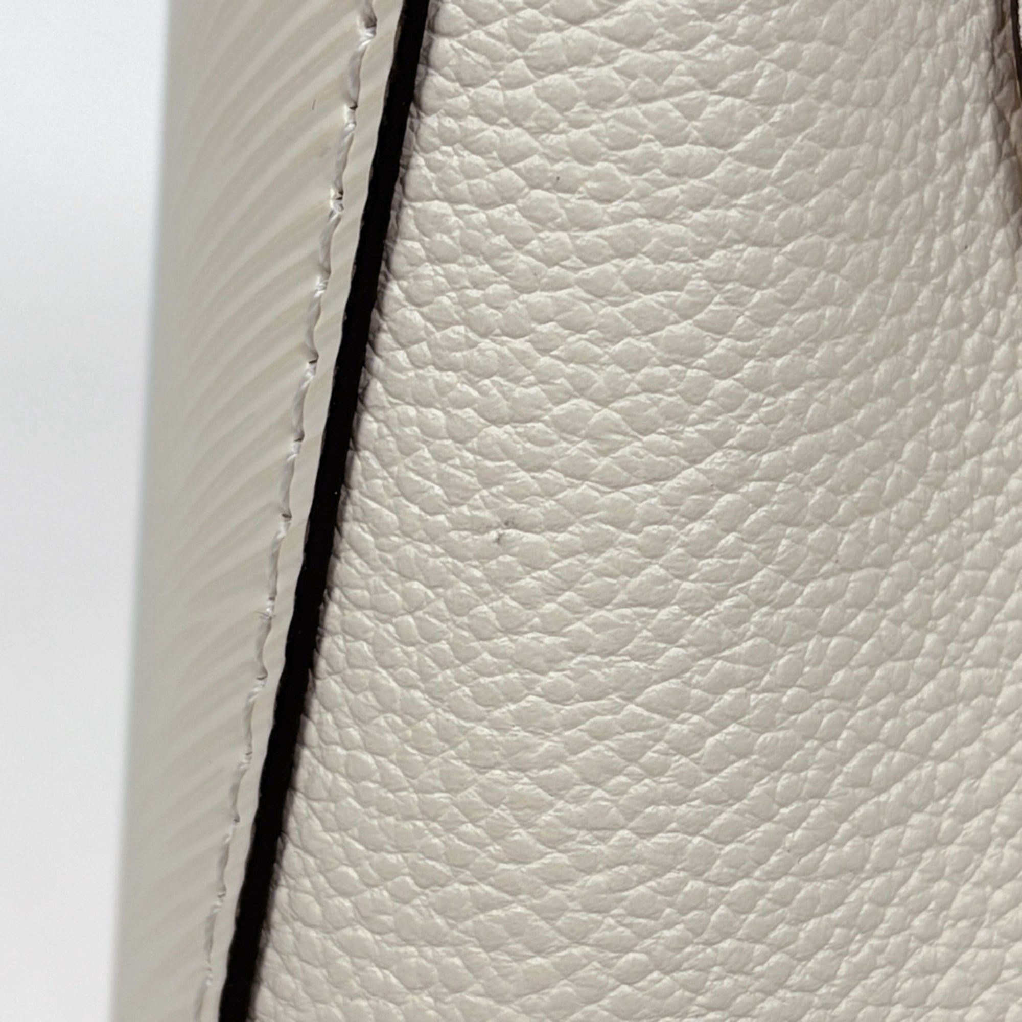 Louis Vuitton Epi Leather Handbag (Pre-Owned)