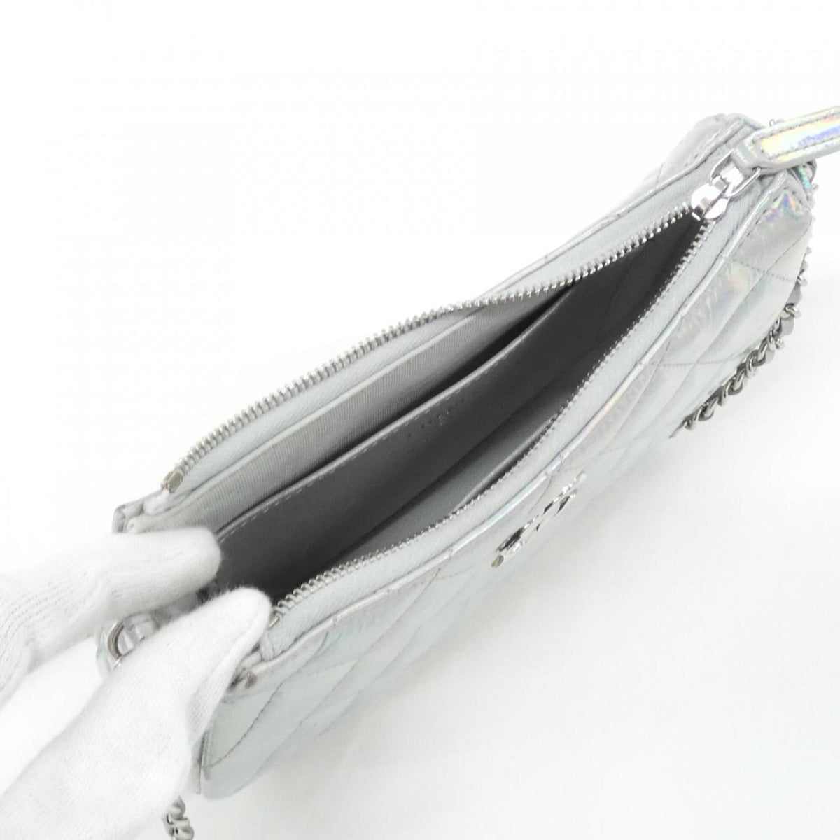 Chanel Silver Shoulder Bag (Pre-Owned)