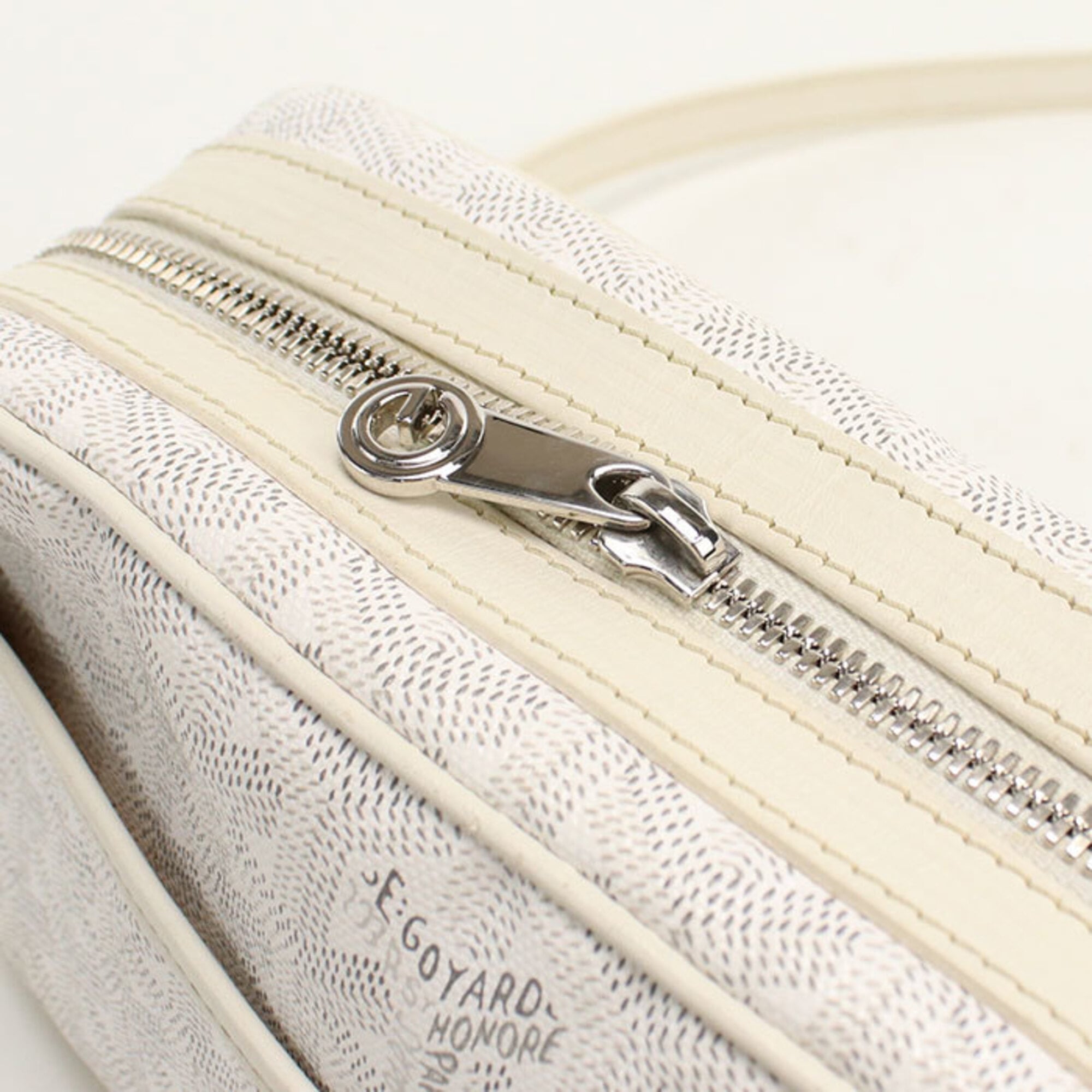 Goyard White Canvas Shoulder Bag (Pre-Owned)
