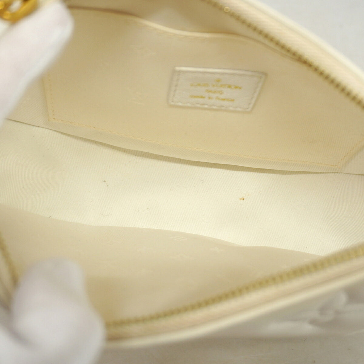 Louis Vuitton White Handbag (Pre-Owned)