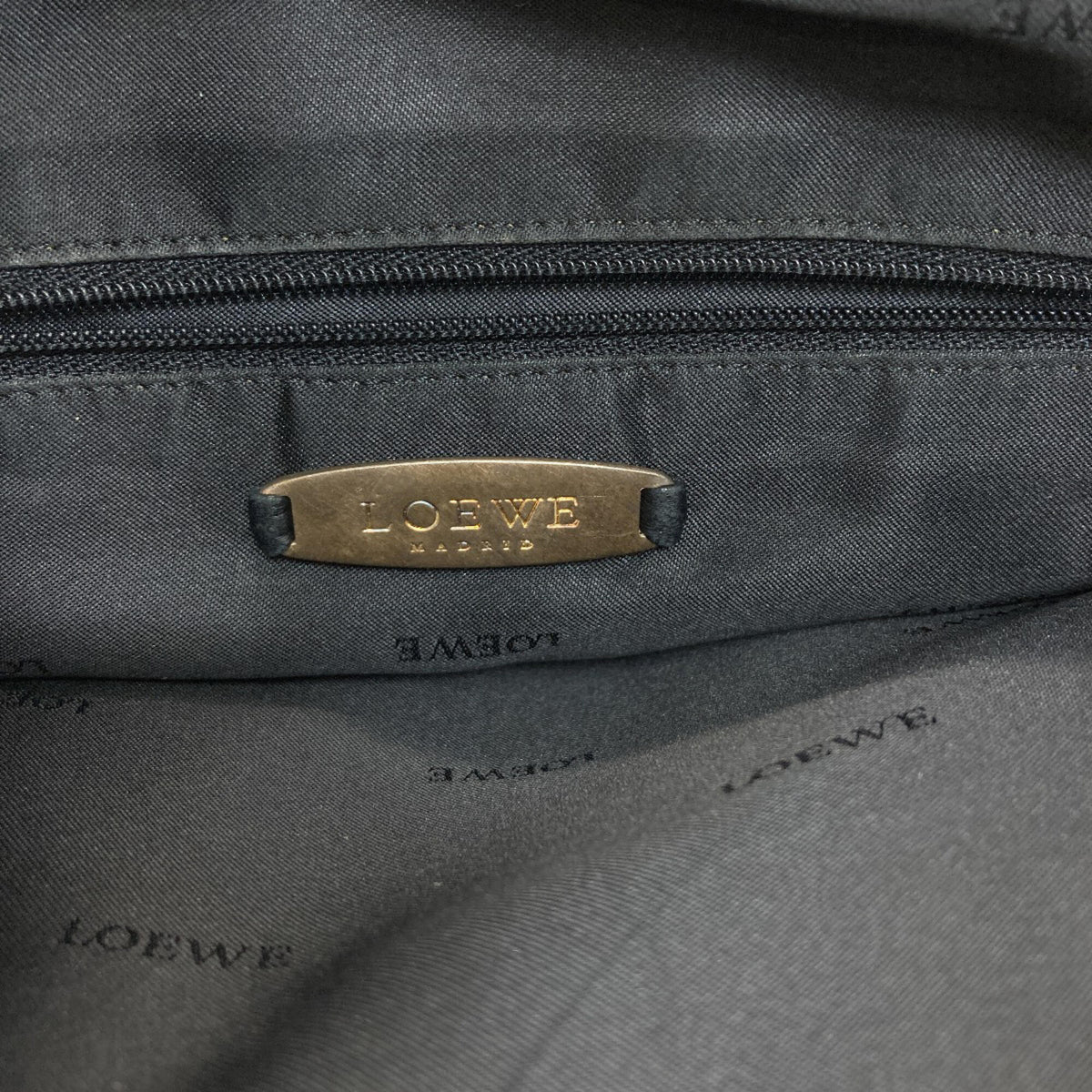 Loewe Black Leather Handbag (Pre-Owned)