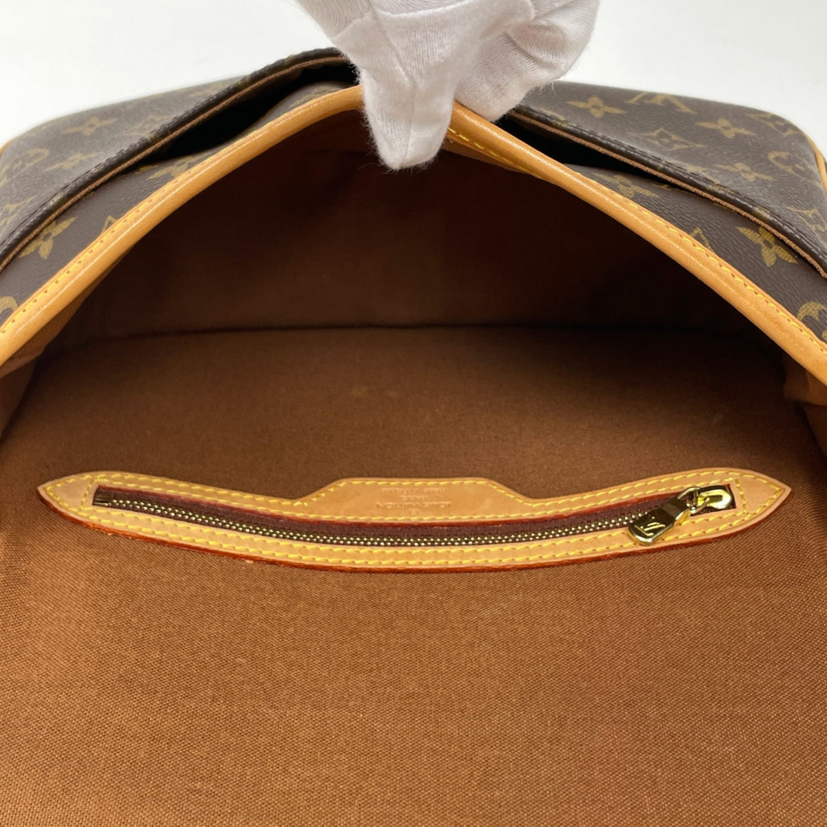 Louis Vuitton Brown Monogram Shoulder Bag (Pre-Owned)