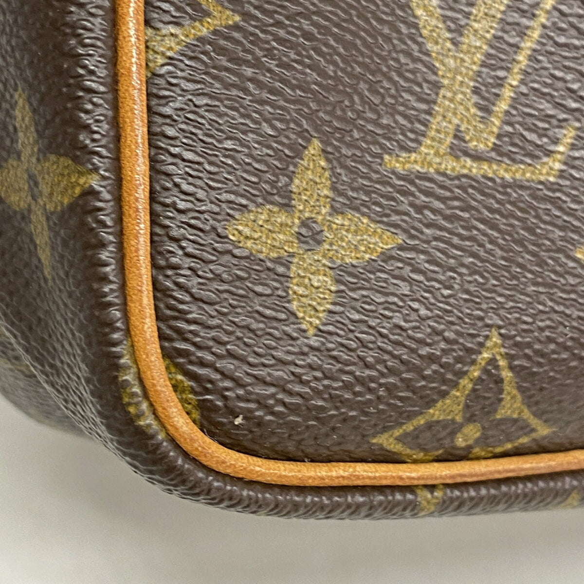 Louis Vuitton Brown Clutch Bag (Pre-Owned)