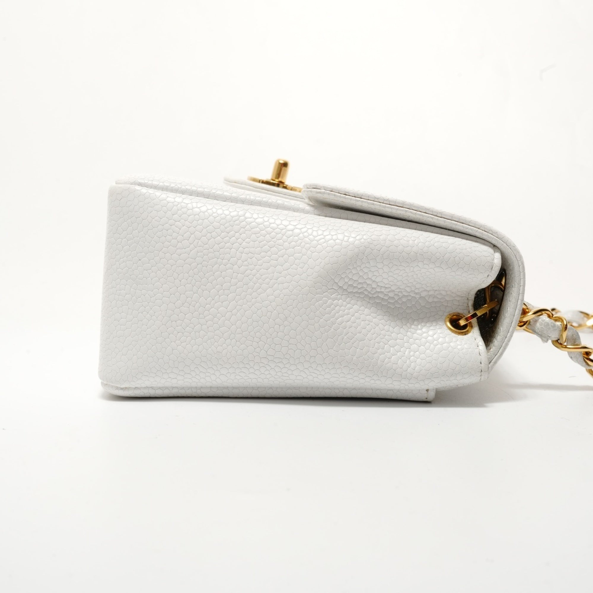 Chanel White Grained Calfskin Shoulder Bag (Pre-Owned)