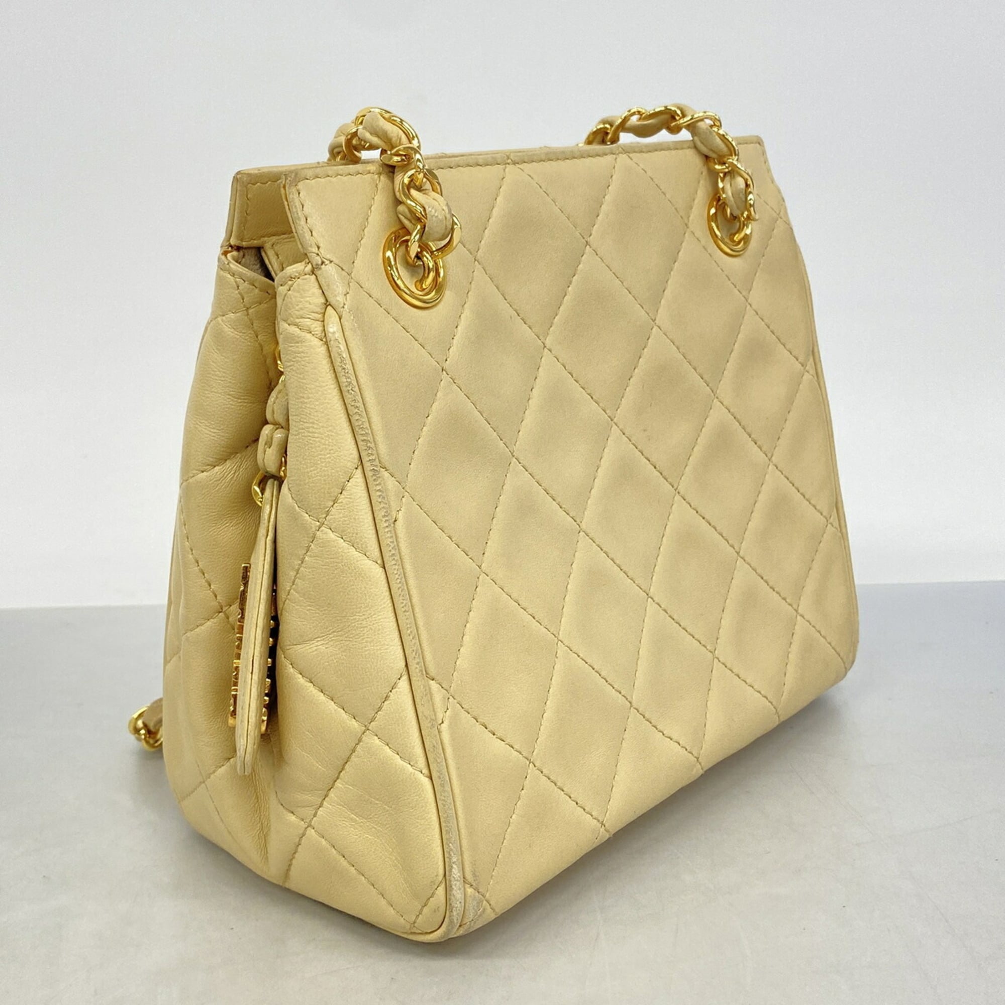 Chanel Beige Leather Shoulder Bag (Pre-Owned)
