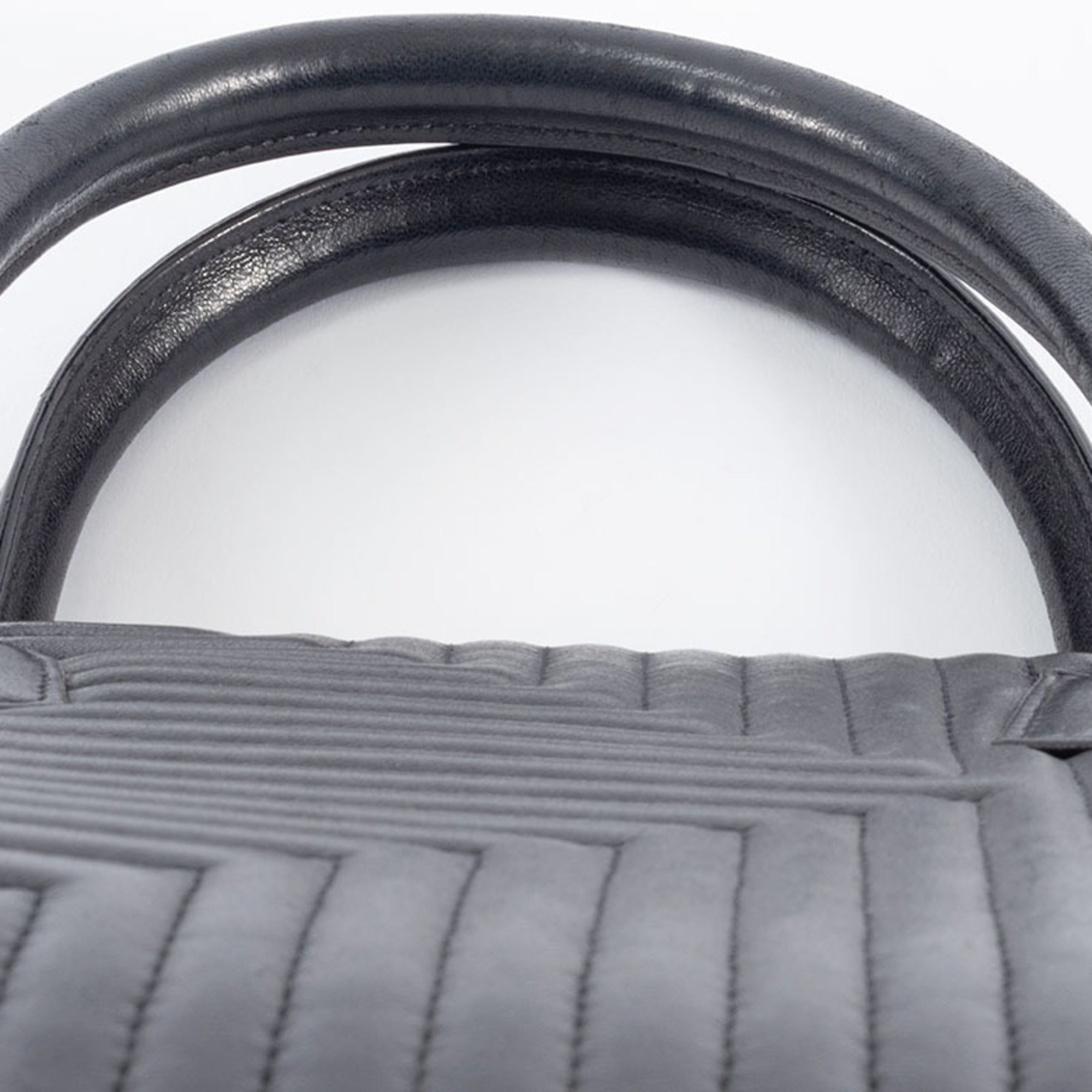 Bally Black Leather Handbag (Pre-Owned)
