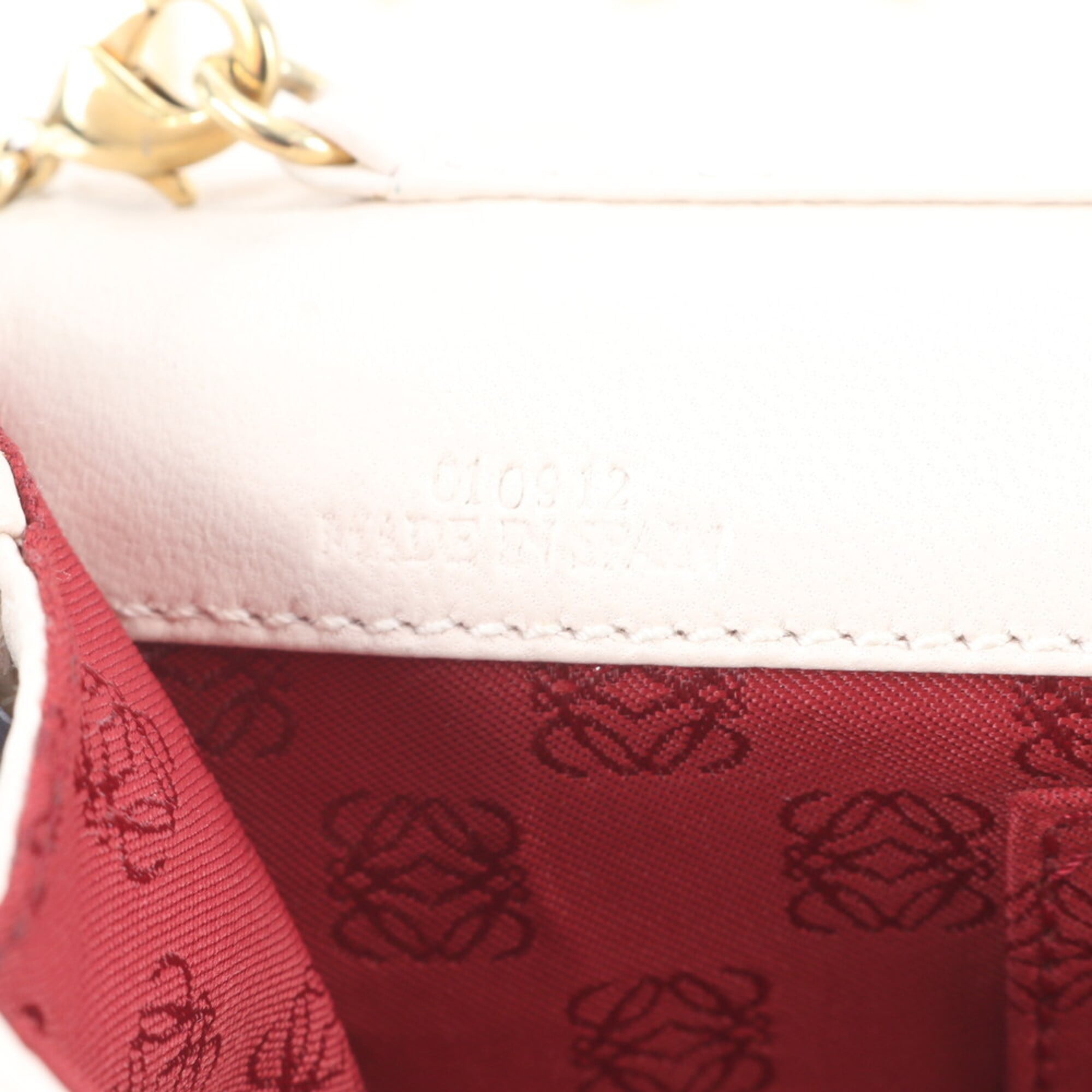 Loewe Ivory Leather Crossbody Bag Shoulder Bag (Pre-Owned)