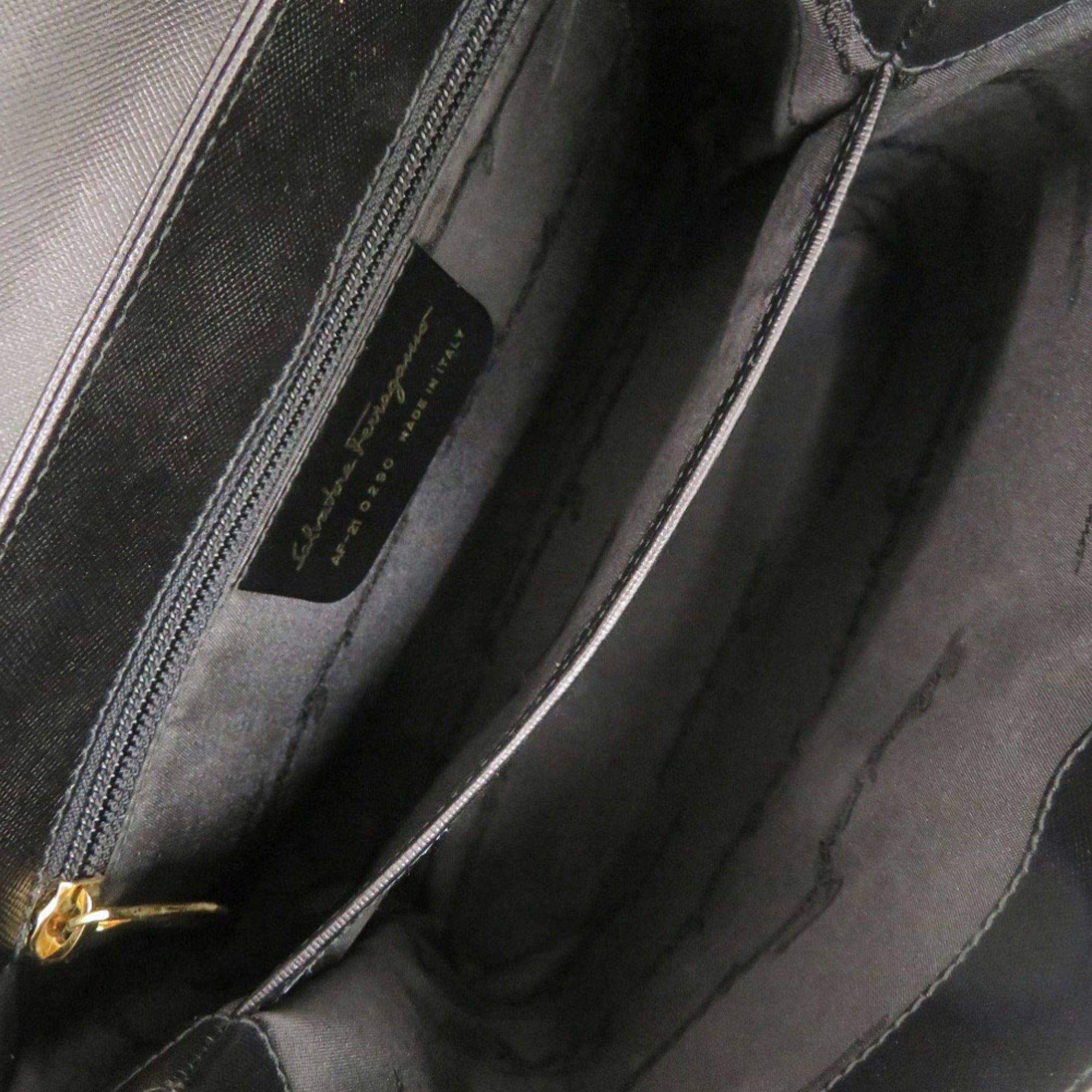 Salvatore Ferragamo Black Leather Handbag (Pre-Owned)
